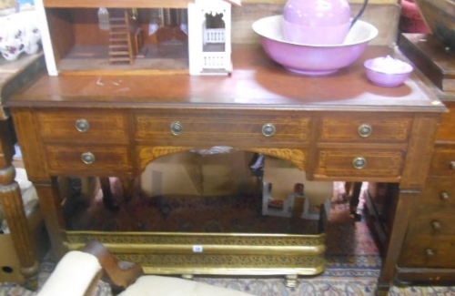 An Edwardian Inlaid Mahogany Kneehole Writing Table with frieze drawer flanked by two further either - Image 2 of 2