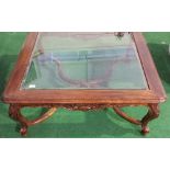 A MAHOGANY COFFEE TABLE ON CABRIOLE LEG WITH BEVEL GLASS. 39ins X 39ins.