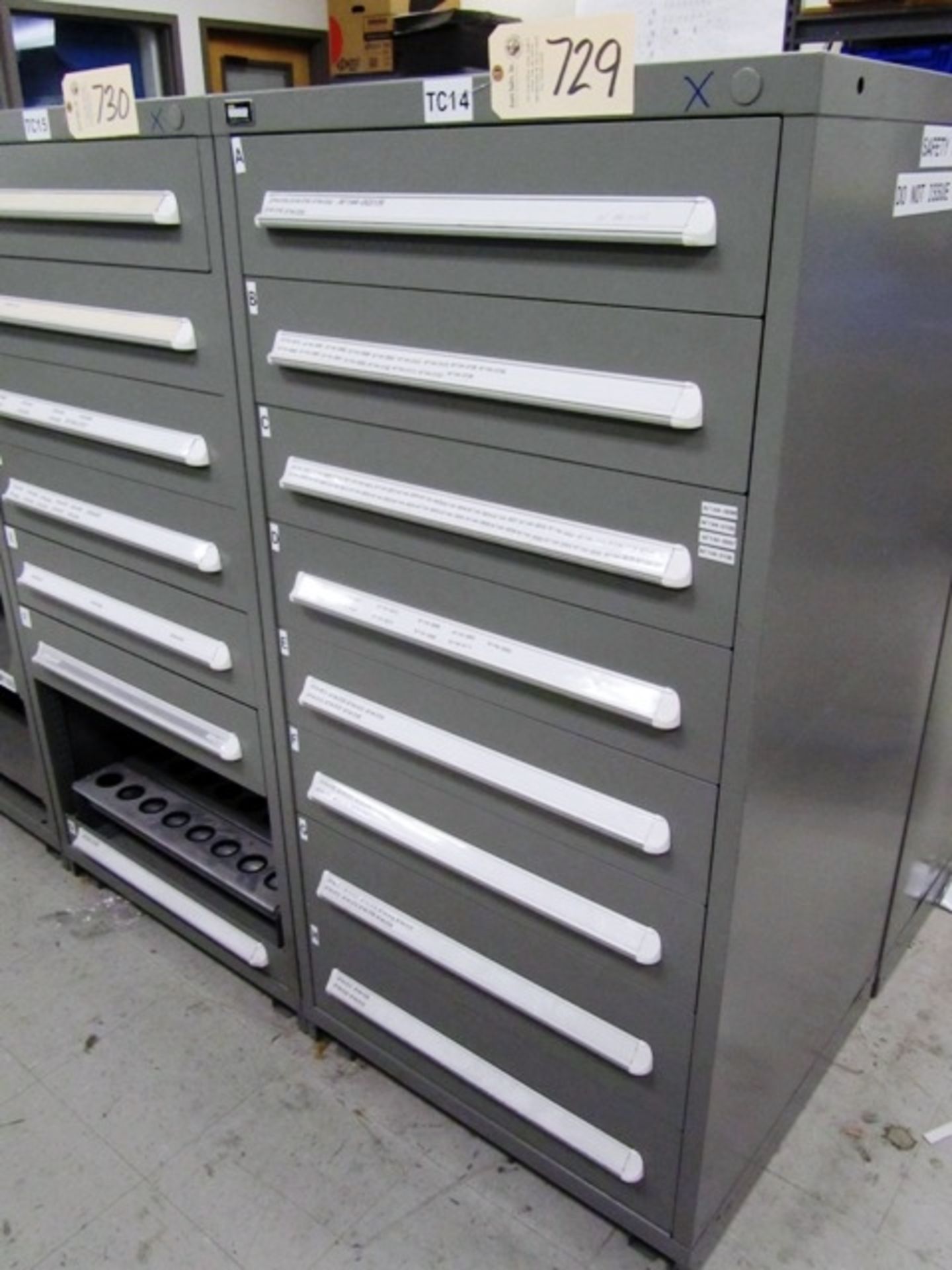 Vidmar 8 Drawer Cabinet, Empty   **PLEASE NOTE: Loading Fee of $25 will be added to the invoice**