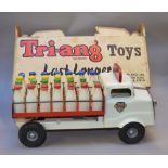 Triang tin-plate Milk lorry with 26 plas