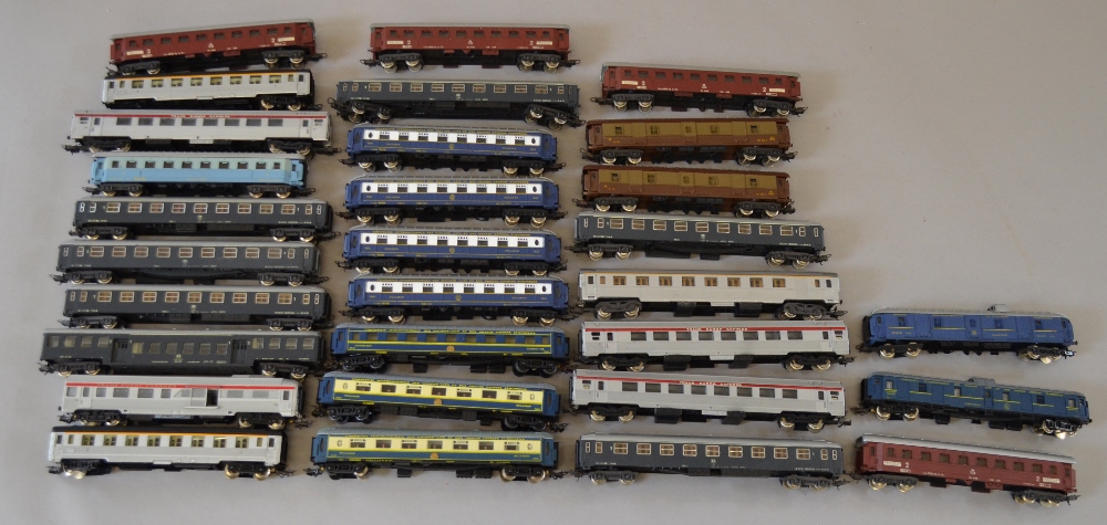 H0 Scale. 30 x unboxed coaches by Jouef & Lima. Various liveries. - Image 2 of 2