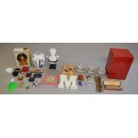 Mixed lot of collectables including mantle clock, Filofax,