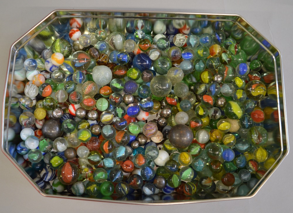 Good quantity of assorted glass and other marbles