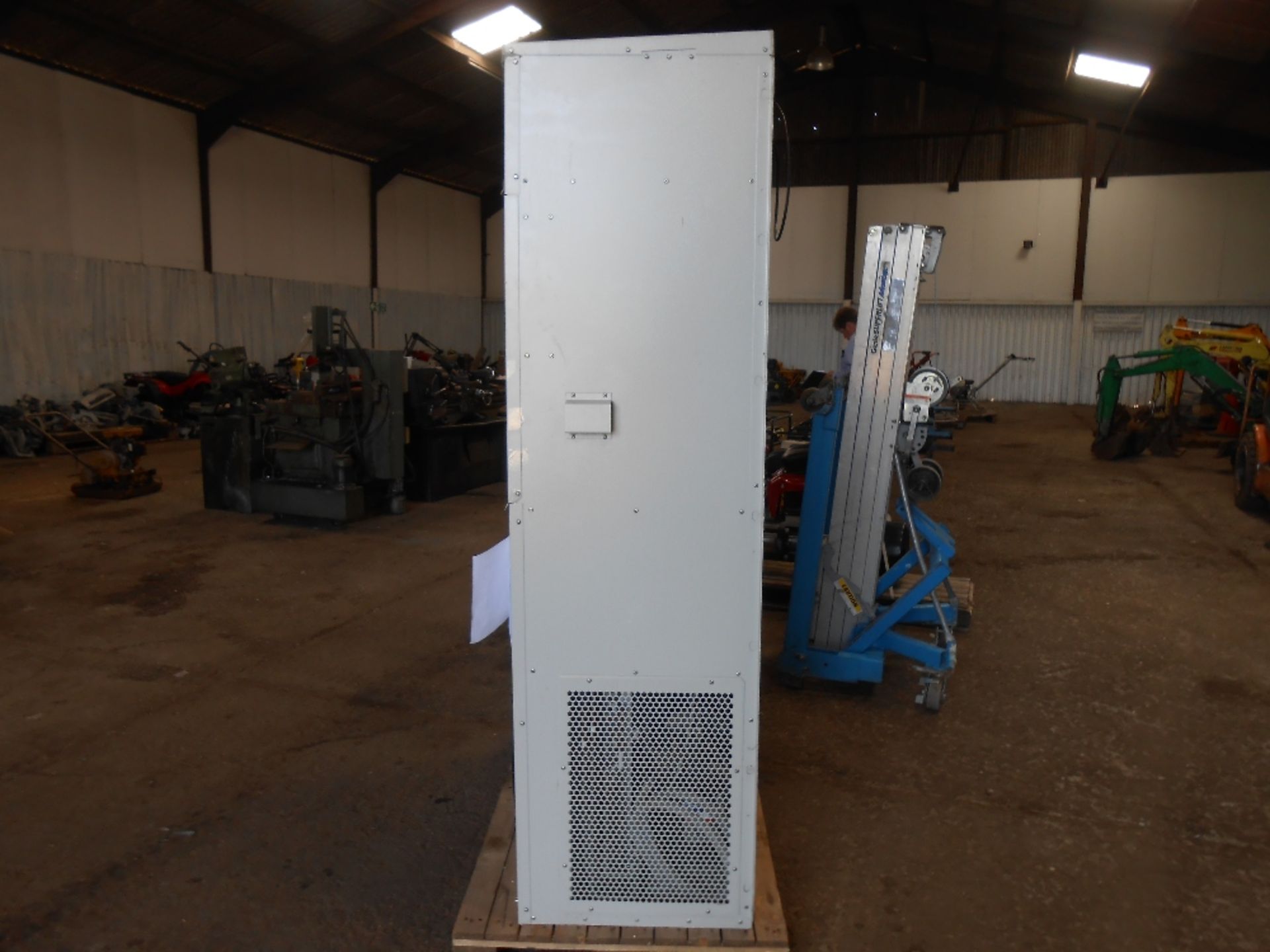 Free standing high output air conditioner - Image 12 of 15