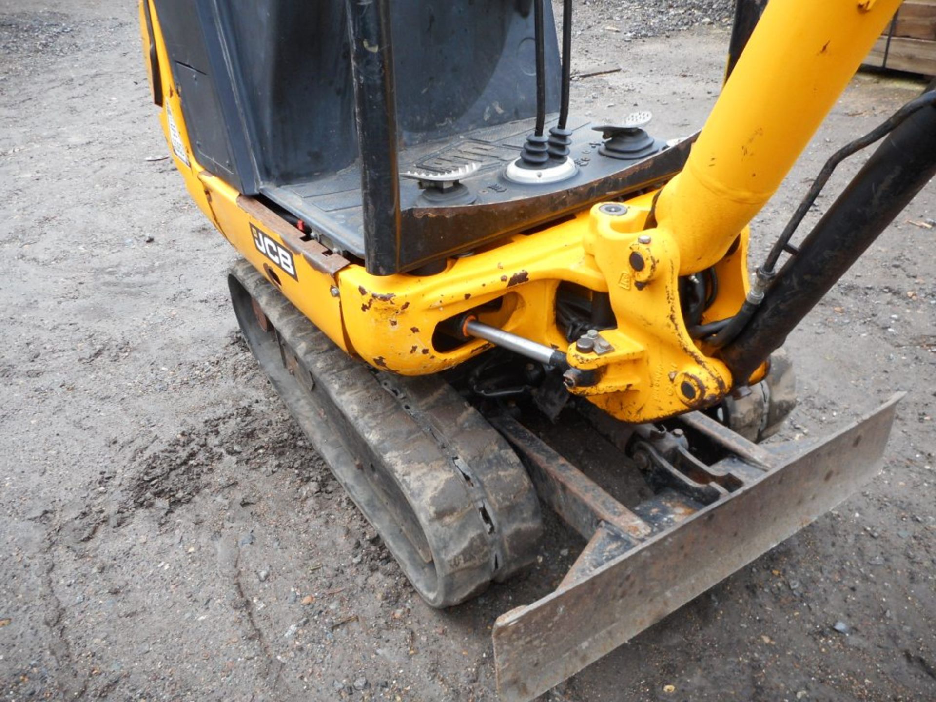 JCB 801-4 mini digger c/w 3no. buckets yr2011 build 1200 recorded hours. - Image 16 of 17