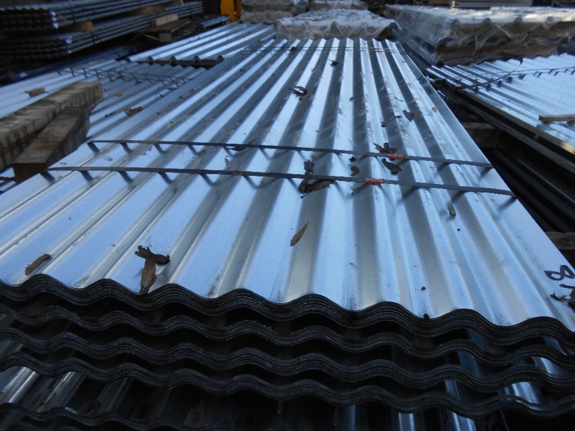 Pack of 25no. 12ft galvanised corrugated roof sheets. 82cm wide