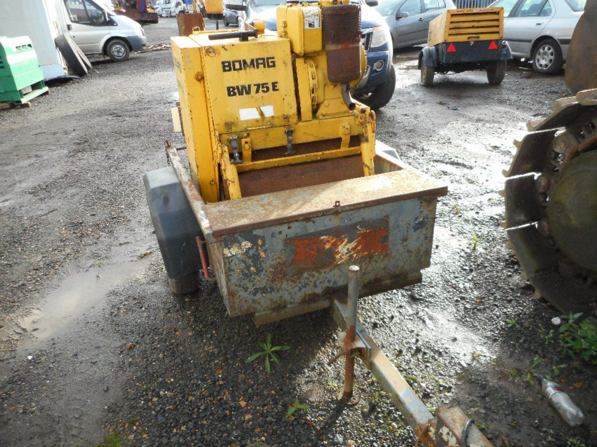 Bomag BW75 single drum handle start roller on trailer. - Image 4 of 4