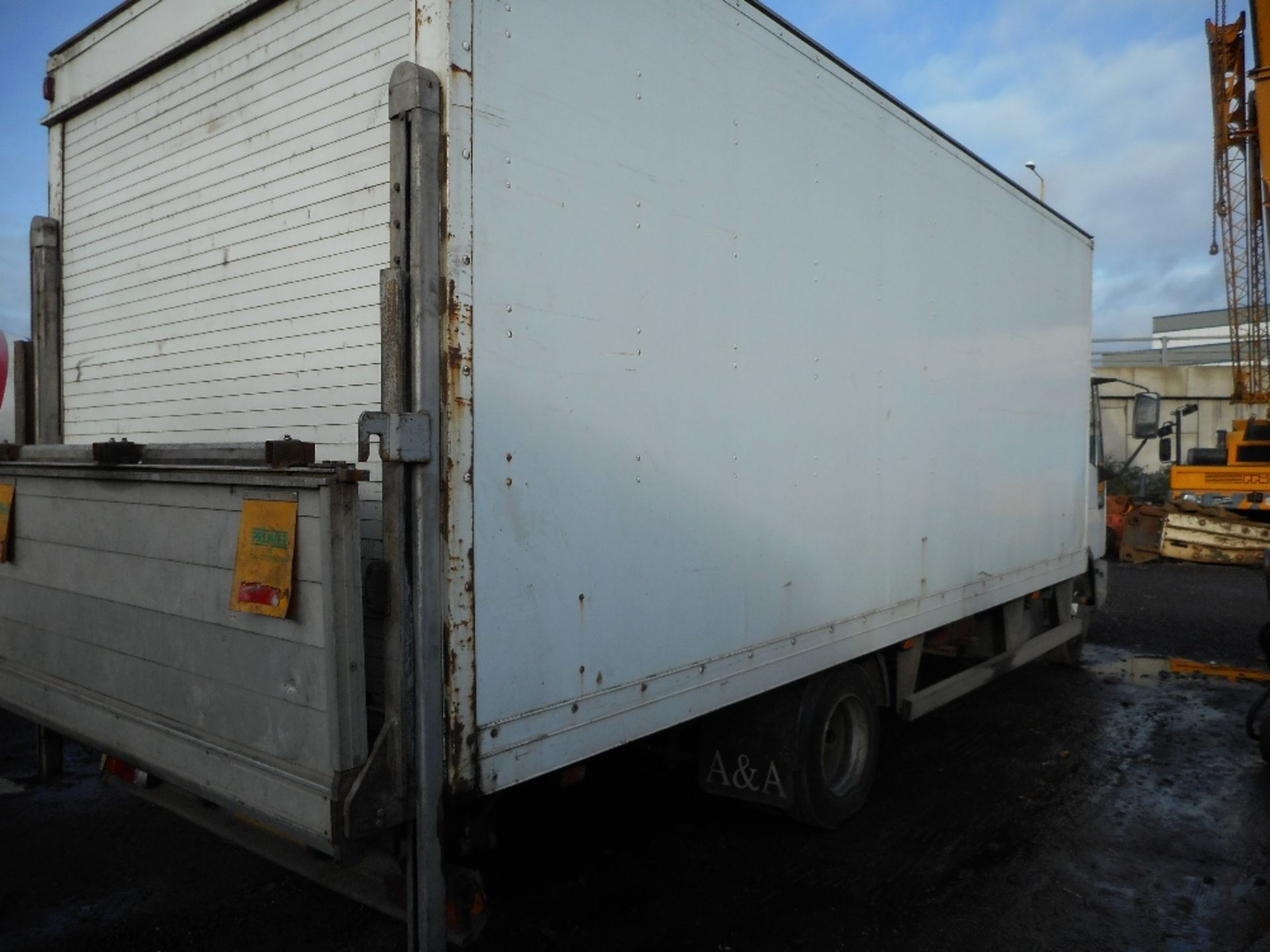 Ford Tector 7500kg rated lorry with box/curtainsided body day cab tail lift fitted reg: Y793 TKM - Image 5 of 8