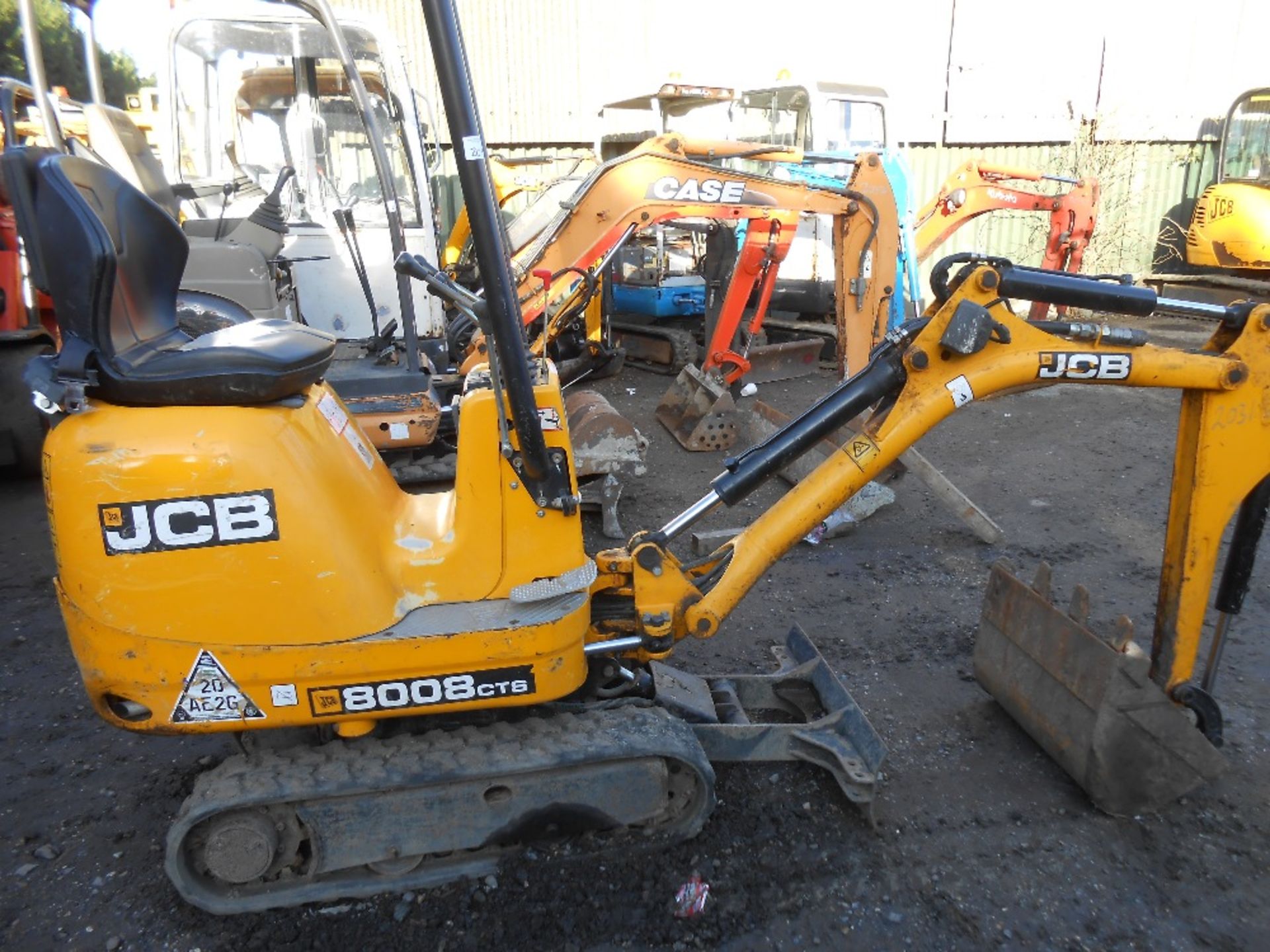 JCB 8008 micro excavator c/w 1no. bucket and expanding tracks yr2011 build 910 rec.hrs.