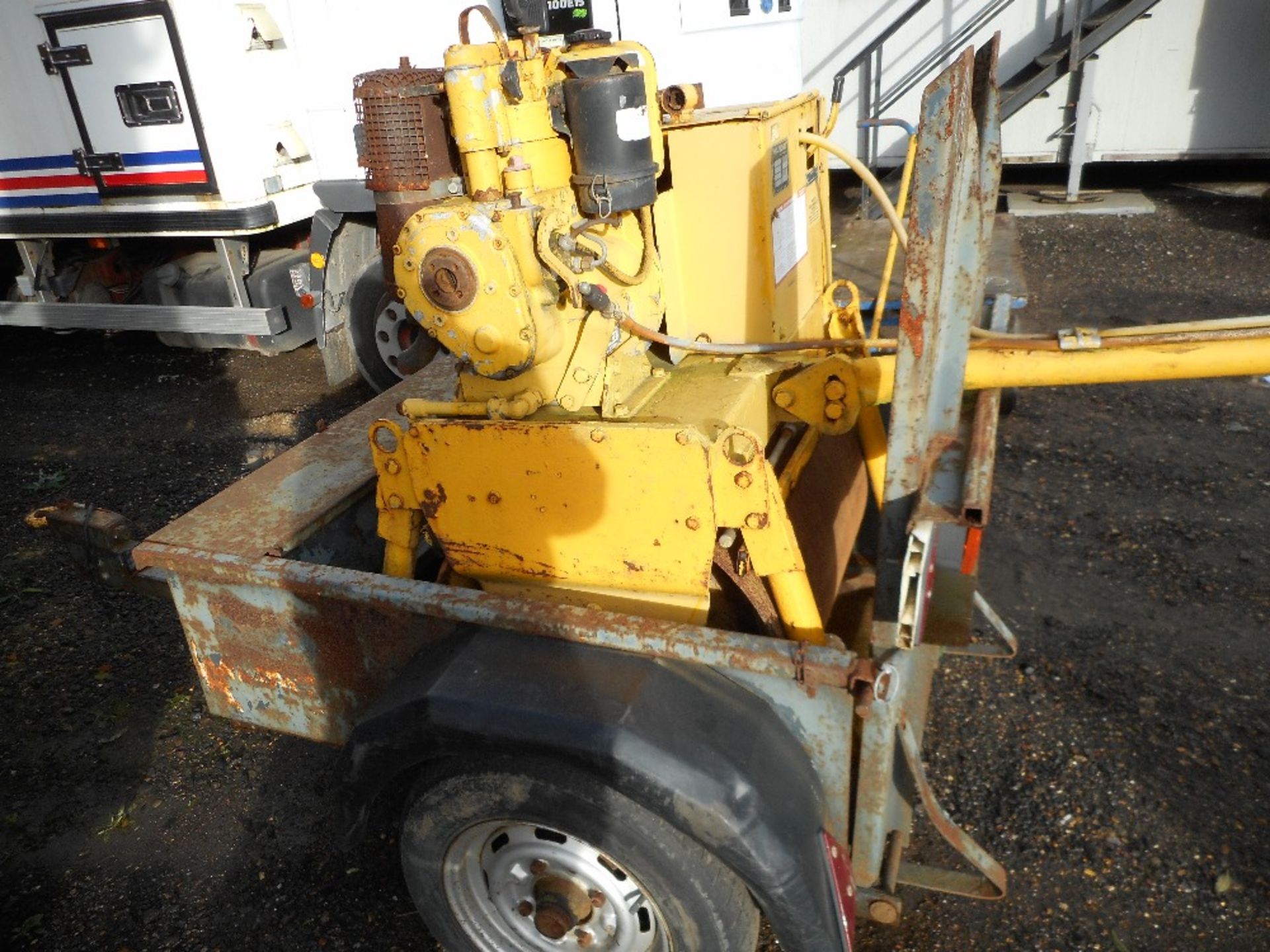 Bomag BW75 single drum handle start roller on trailer. - Image 3 of 4