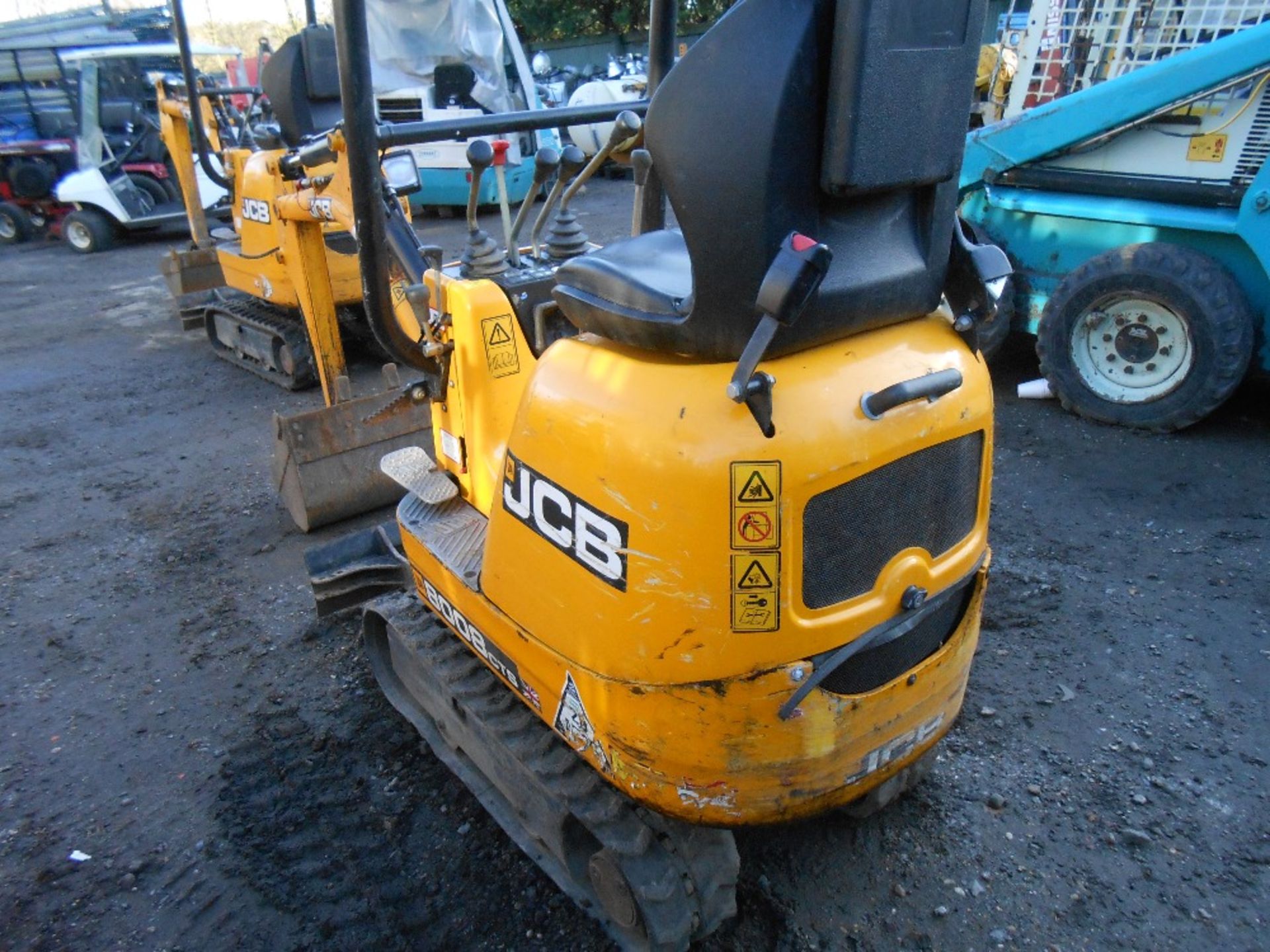 JCB 8008 micro excavator c/w 1no. bucket and expanding tracks yr2011 build 910 rec.hrs. - Image 4 of 10