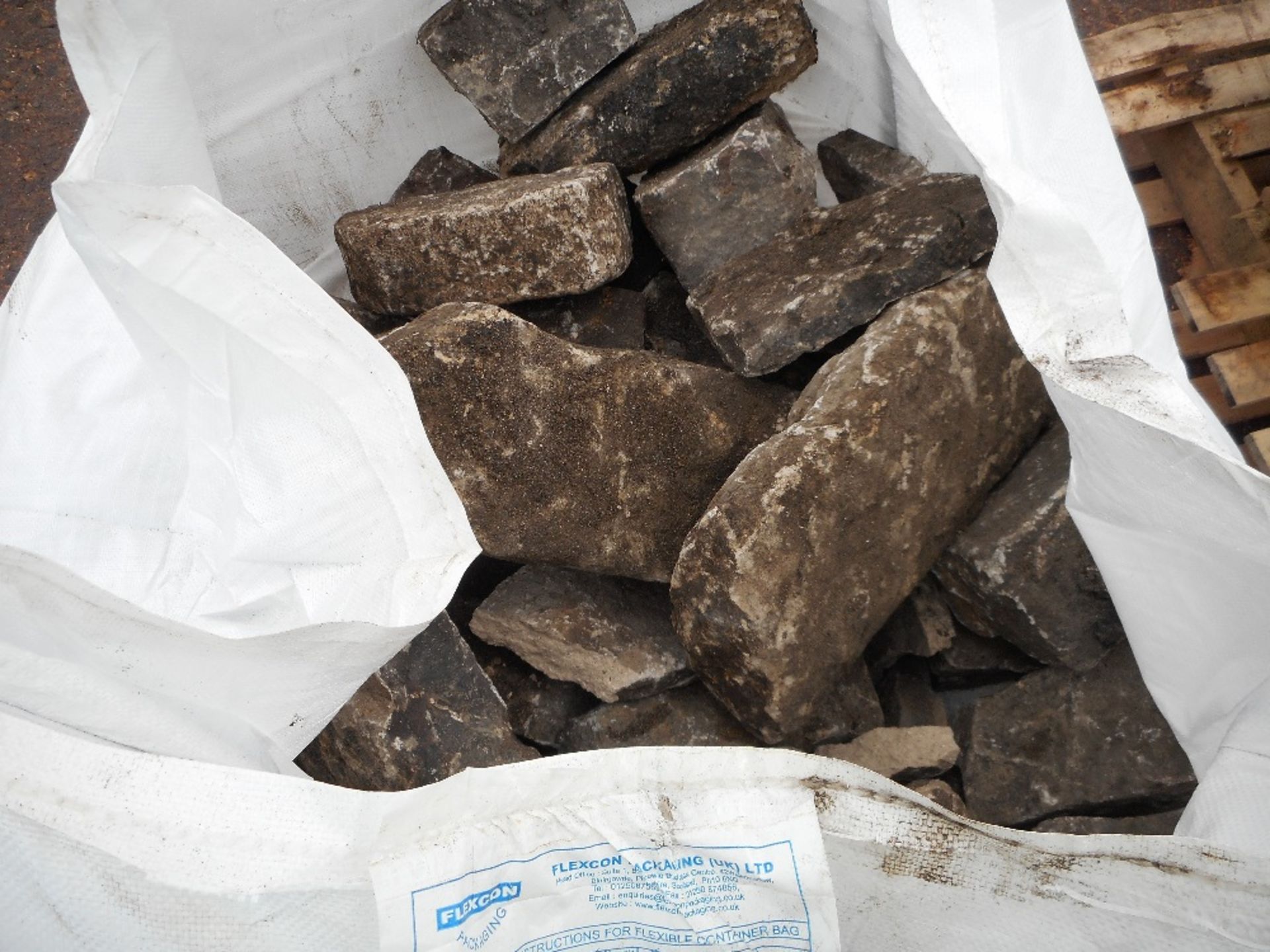 3no bags of assorted sized  granite pavers/blocks. - Image 4 of 4