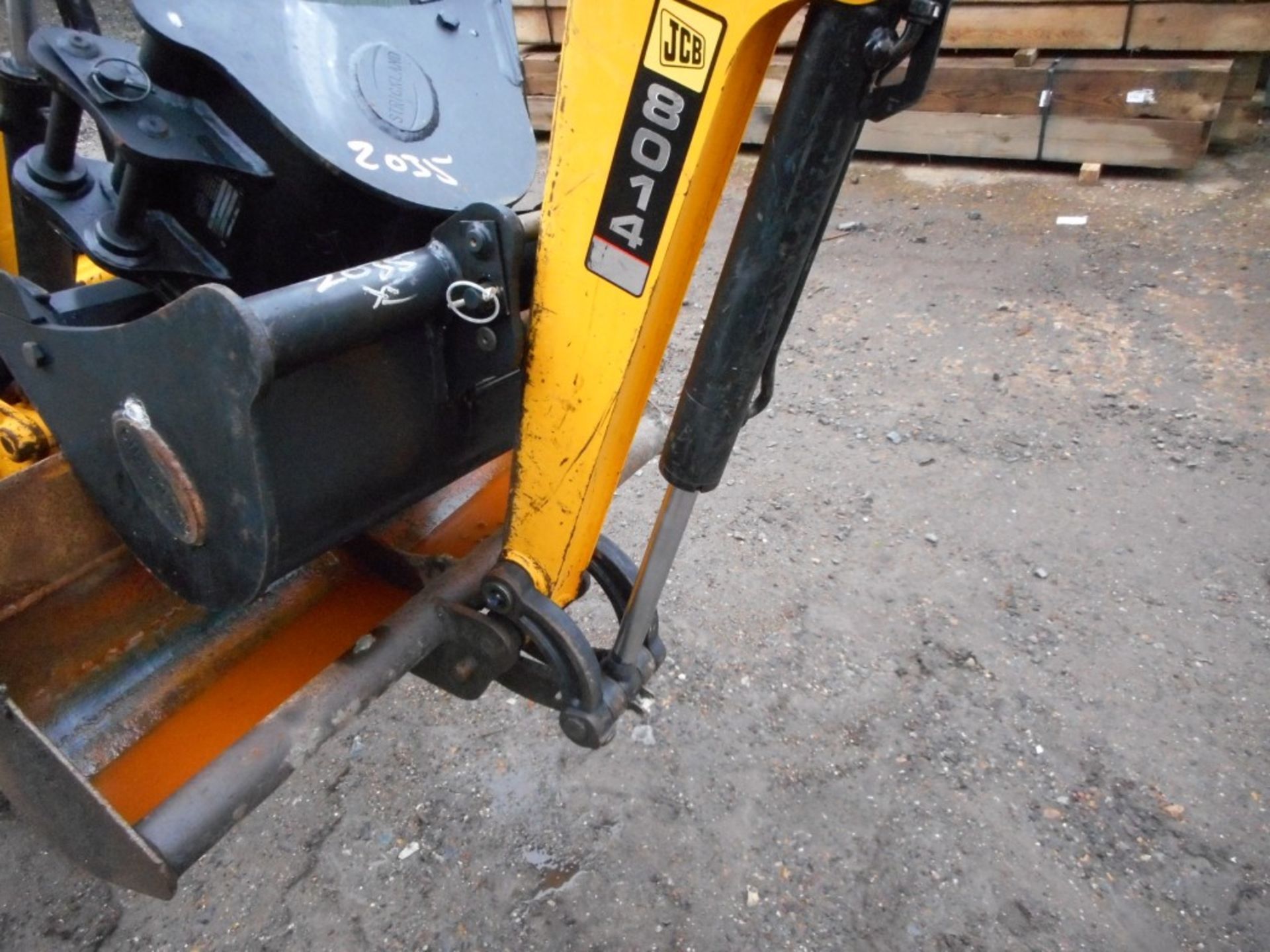 JCB 801-4 mini digger c/w 3no. buckets yr2011 build 1200 recorded hours. - Image 14 of 17