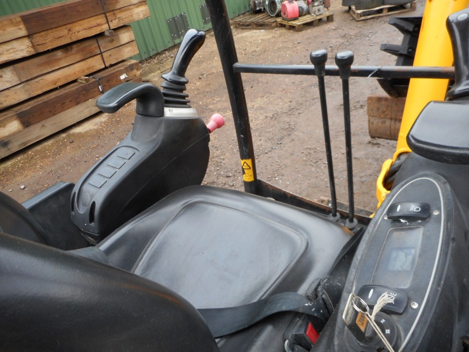 JCB 801-4 mini digger c/w 3no. buckets yr2011 build 1200 recorded hours. - Image 11 of 17