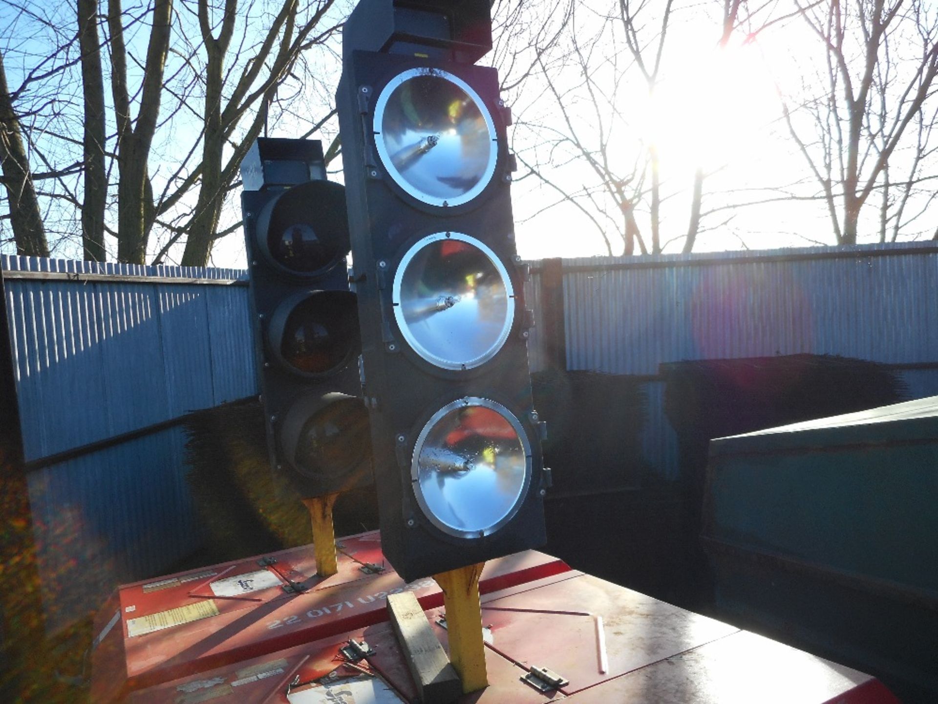 Pike 2 part traffic light set with kubota engines. - Image 2 of 6