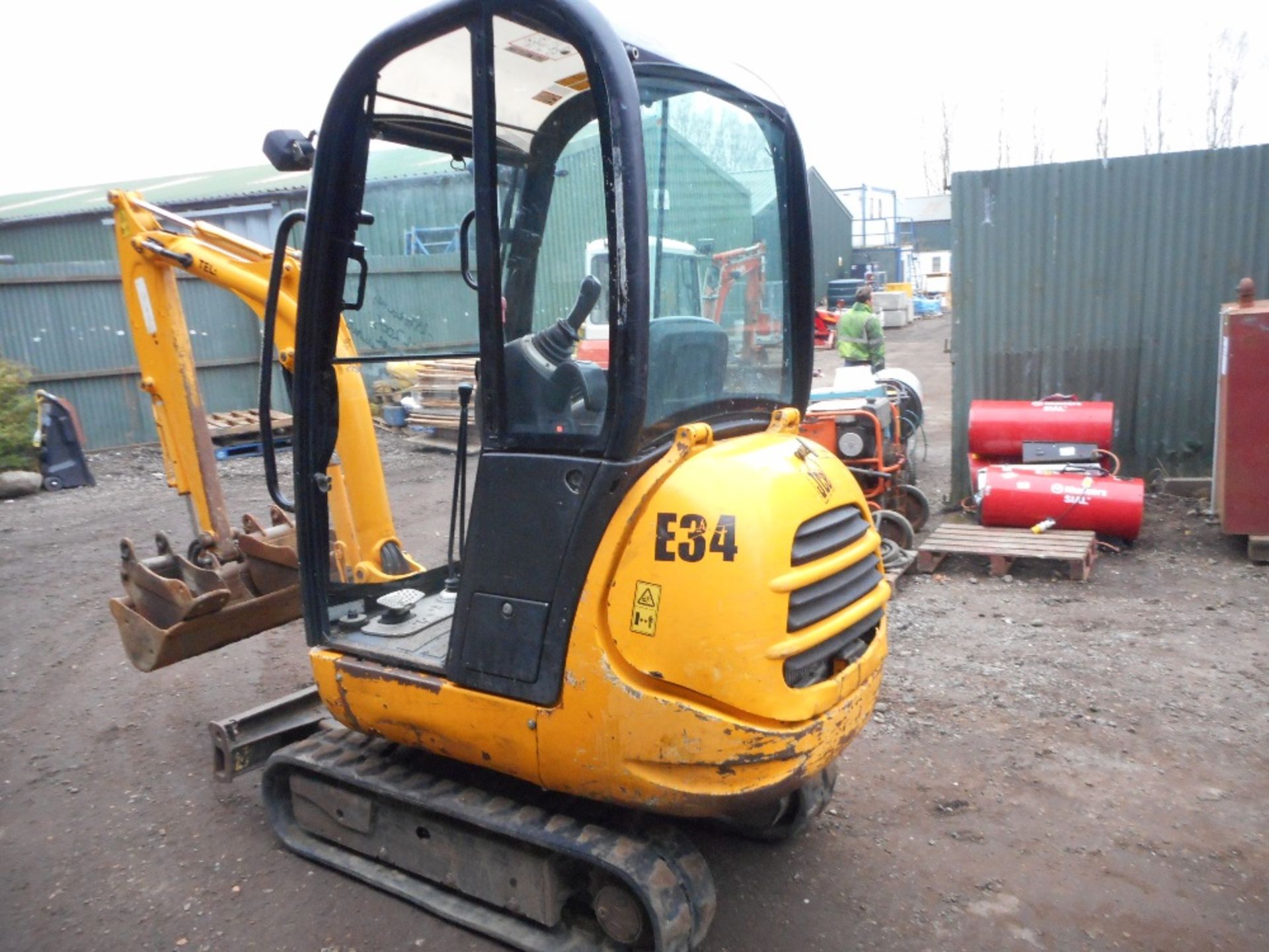 JCB 801-8 cabbed mini digger with expanding tracks yr2005 - Image 6 of 9