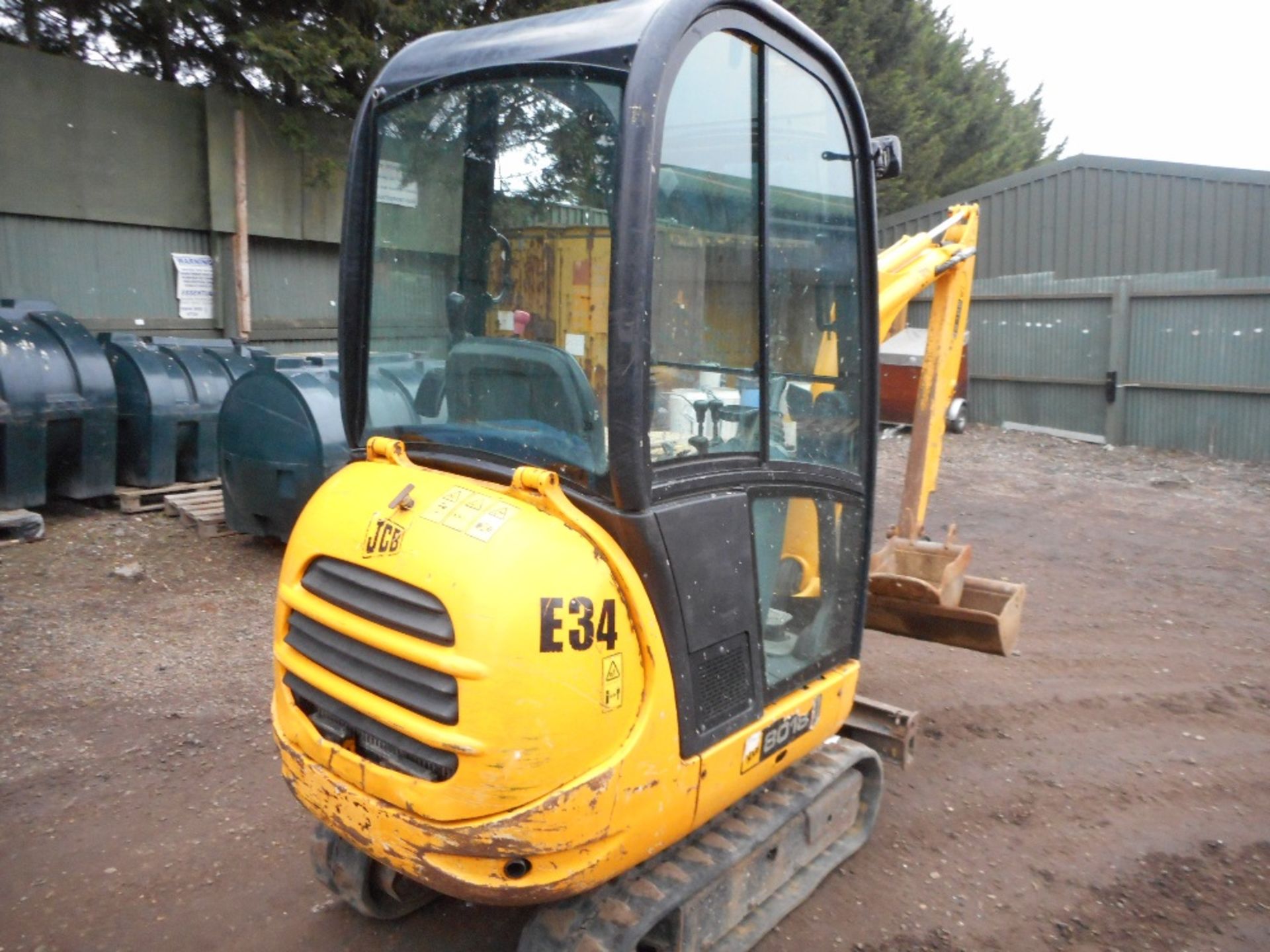 JCB 801-8 cabbed mini digger with expanding tracks yr2005 - Image 5 of 9