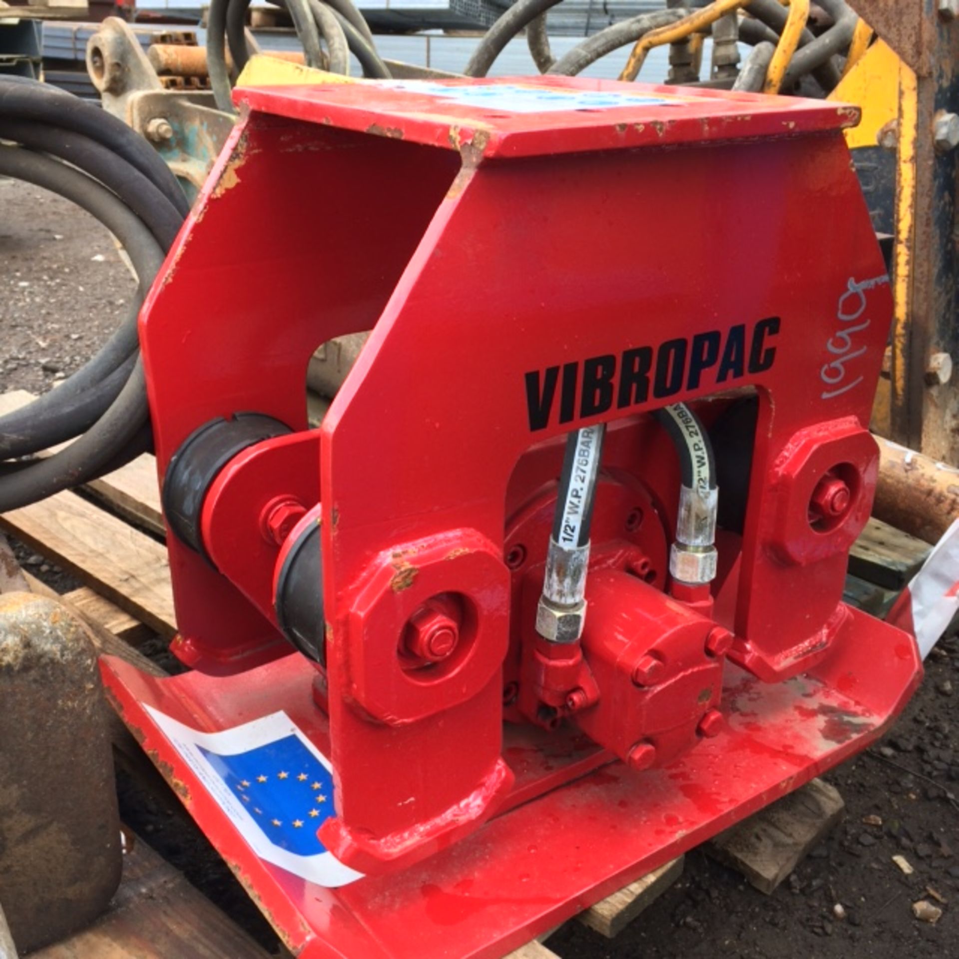 Vibropac excavator compactor for midi/mini excavator.