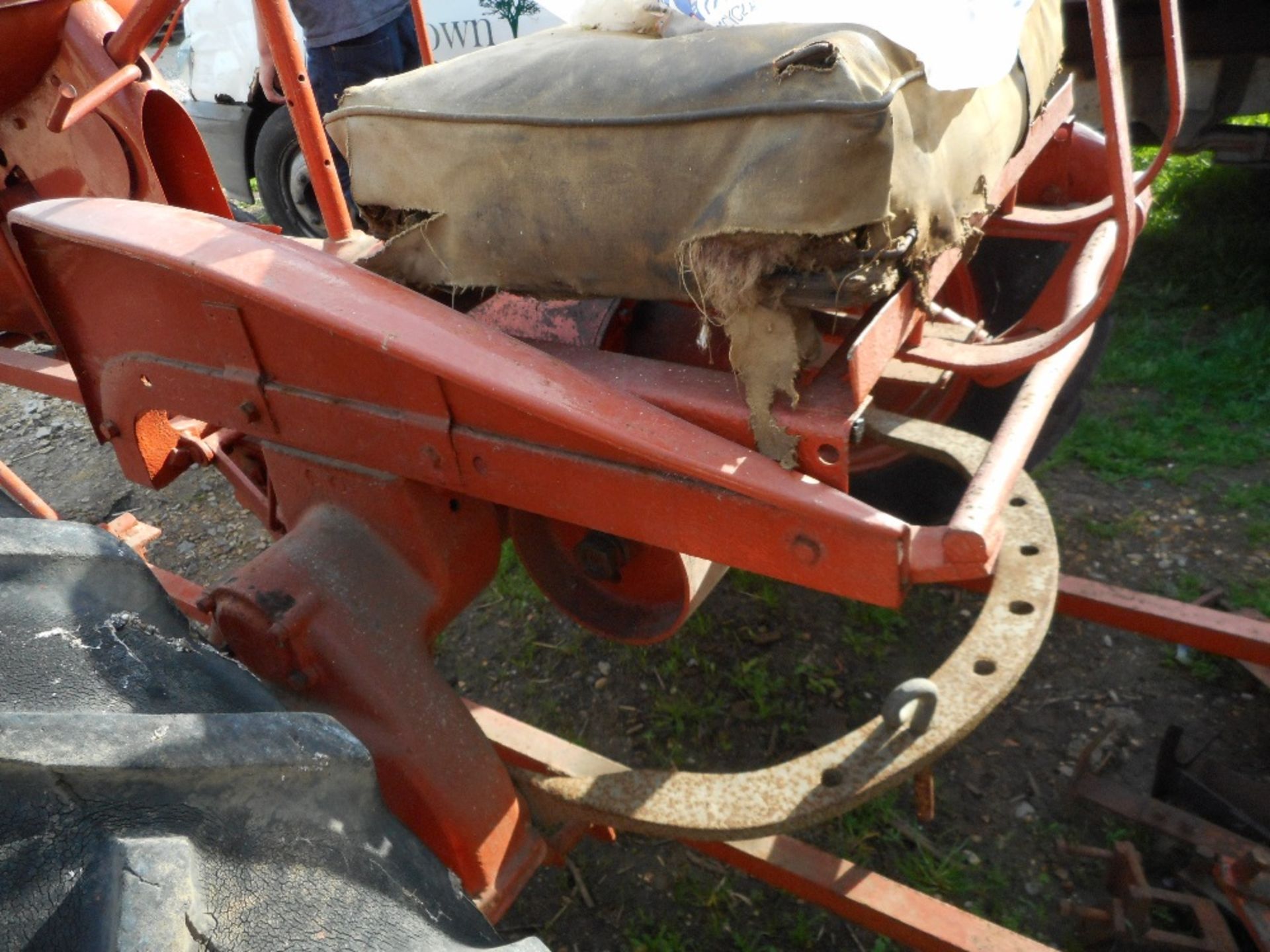 Allis Chalmers vintage tractor with mid mounted hoe - Image 6 of 12
