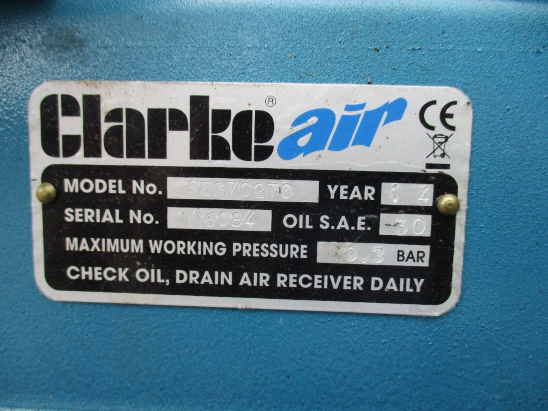 CLARKE TWIN MOTORED AIR COMPRESSOR SINGLE PHASE YEAR 2014 BUILD SOURCED FROM COMPANY CLOSURE - Image 4 of 6