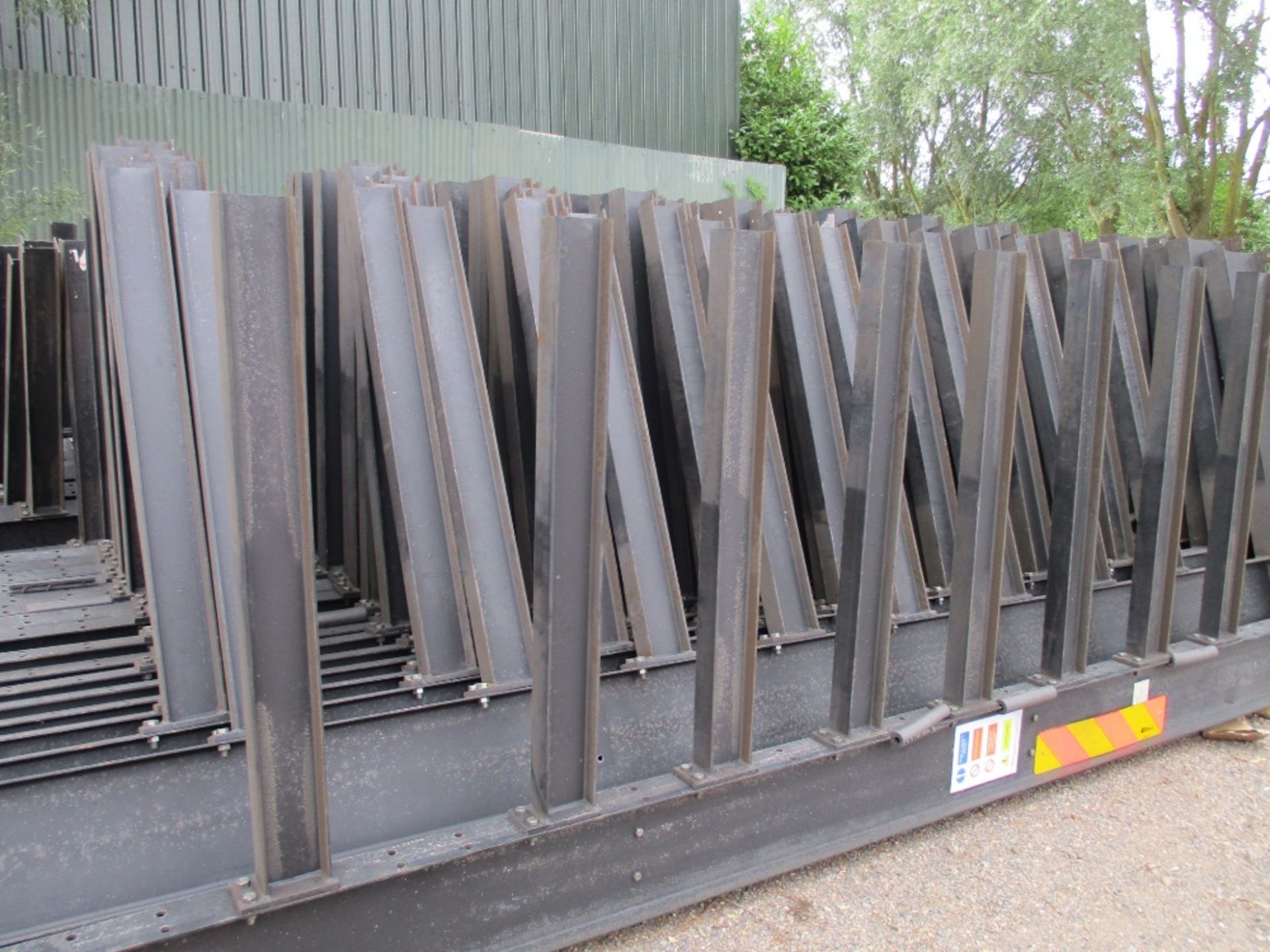 Cantilever Board/timber racking heavy duty type. This lot consists of 2 bays (3 uprights) - Image 2 of 4