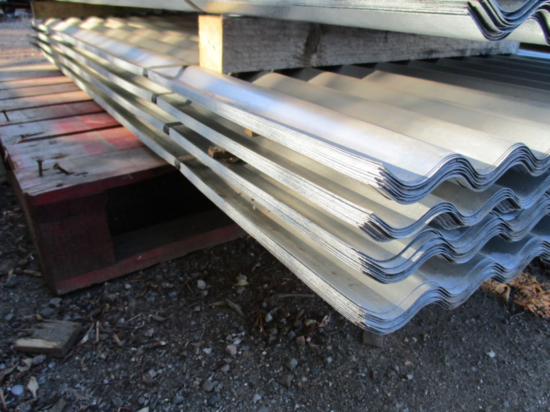 100NO. 8ft galvanised corrugated roof sheets SUPPLIED IN 4 X PACKS OF 25NO UNUSED