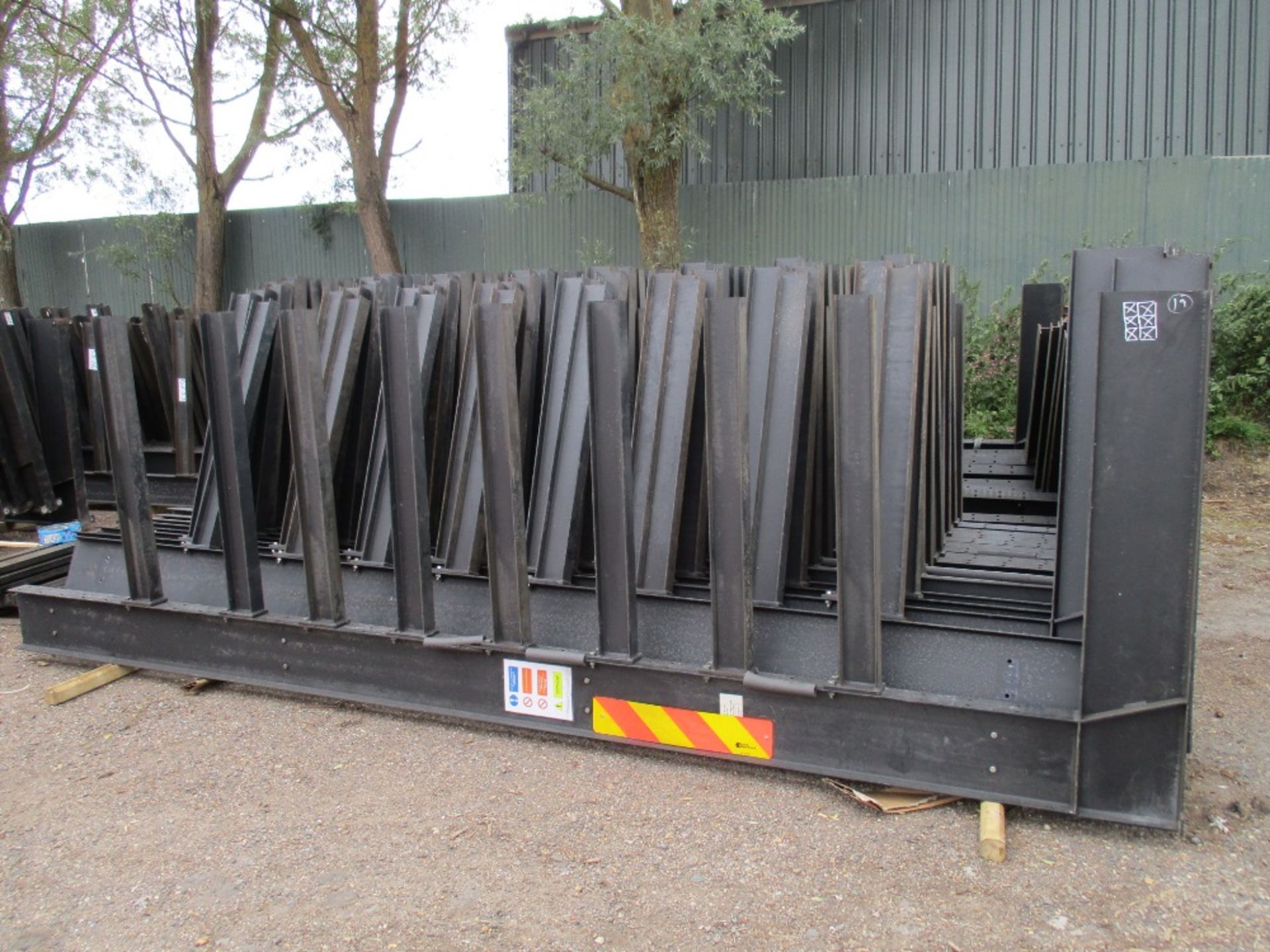 Cantilever Board/timber racking heavy duty type. This lot consists of 2 bays (3 uprights) - Image 2 of 4