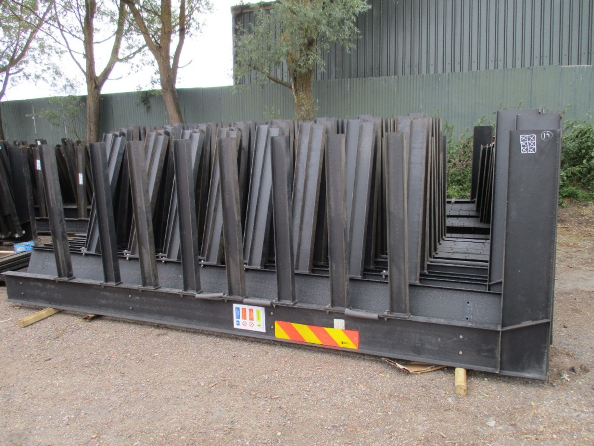 Cantilever Board/timber racking heavy duty type. This lot consists of 2 bays (3 uprights) - Image 2 of 4