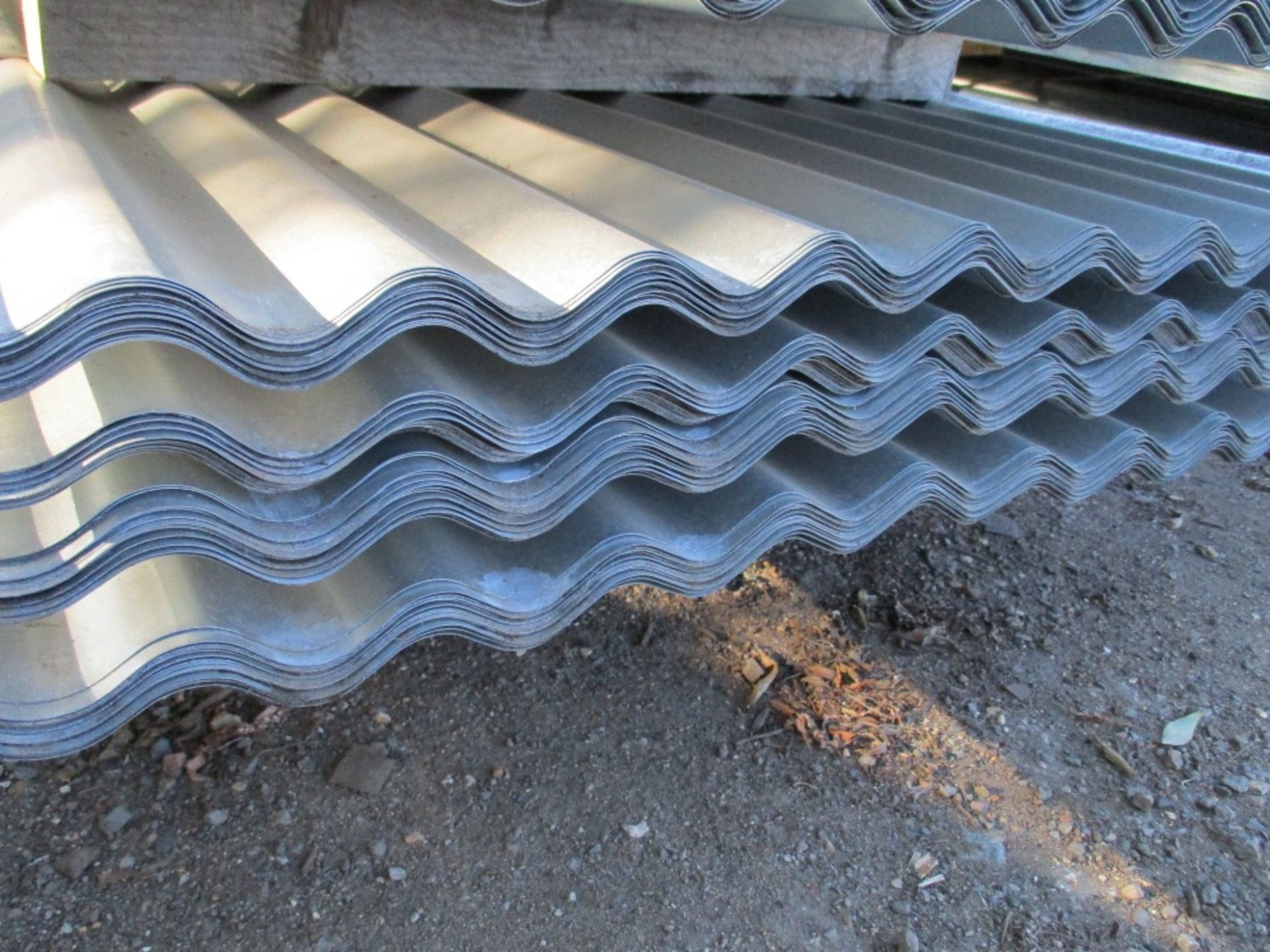 100NO. 10ft galvanised corrugated roof sheets SUPPLIED IN 4 X PACKS OF 25NO UNUSED