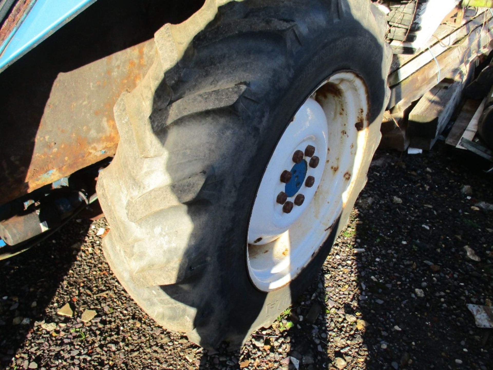 FORD 3910 AGRICULTURAL 2 WHEEL DRIVE TRACTOR. - Image 12 of 15