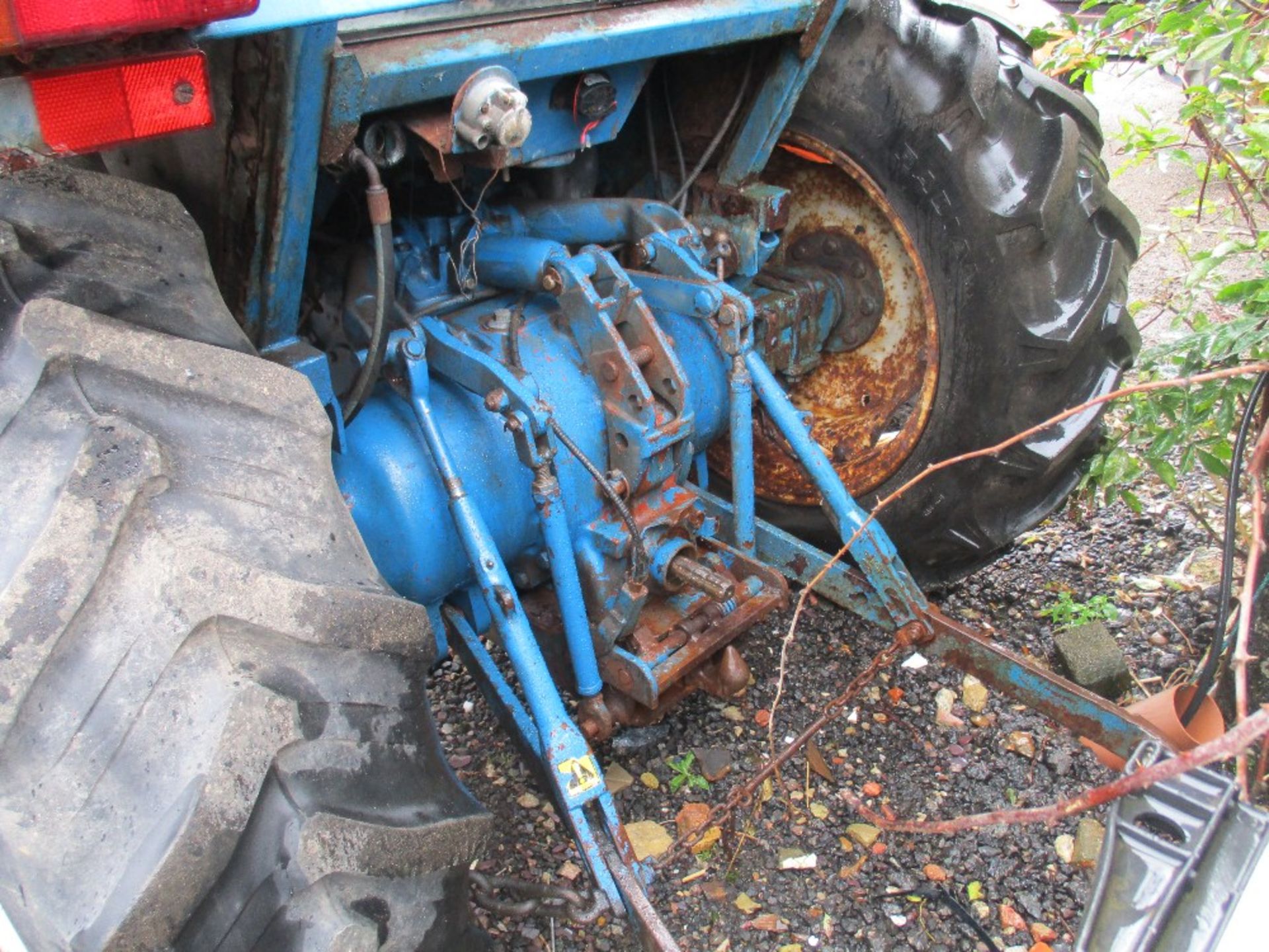 FORD 3910 AGRICULTURAL 2 WHEEL DRIVE TRACTOR. - Image 3 of 15