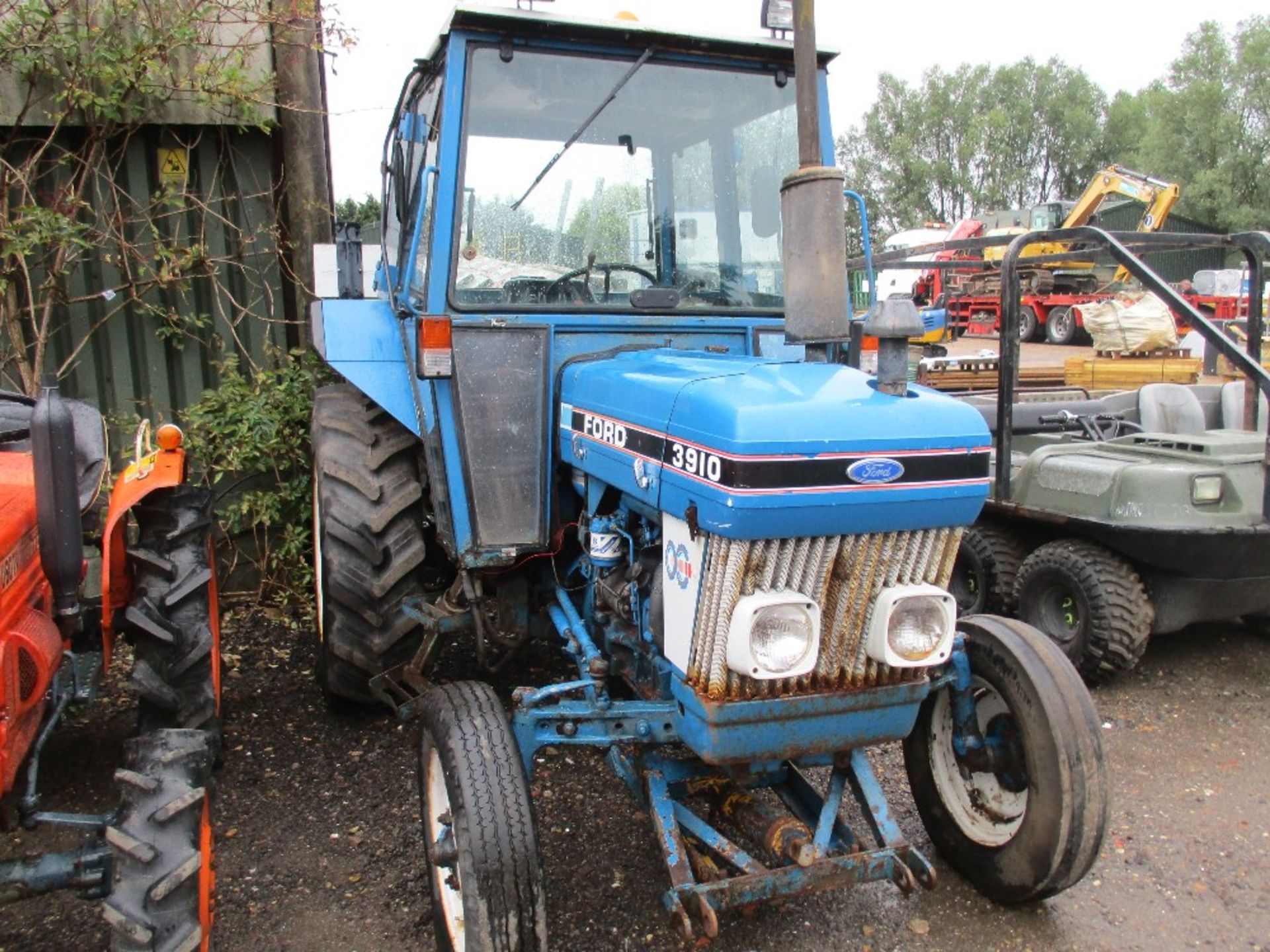 FORD 3910 AGRICULTURAL 2 WHEEL DRIVE TRACTOR. - Image 2 of 15
