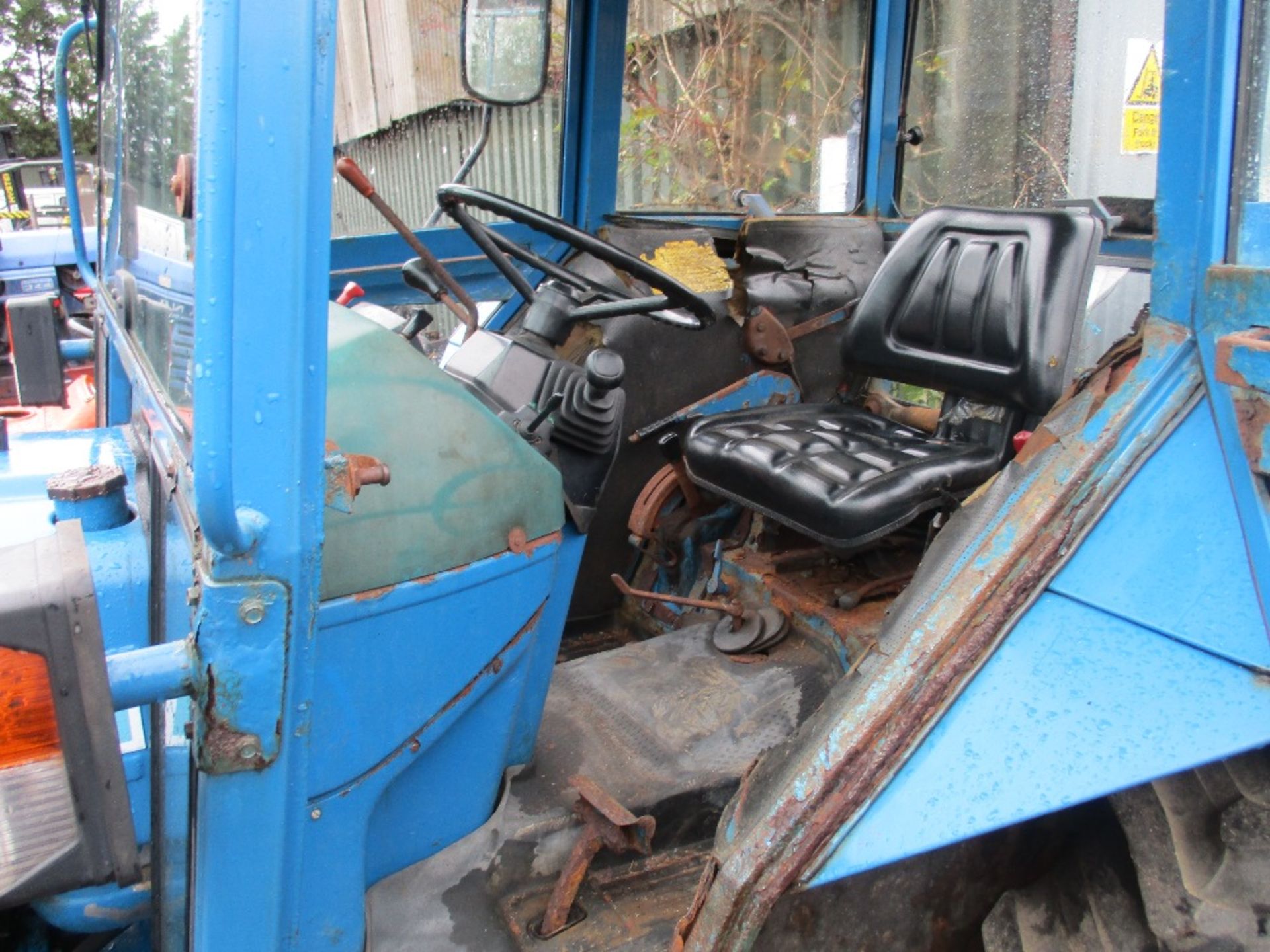 FORD 3910 AGRICULTURAL 2 WHEEL DRIVE TRACTOR. - Image 4 of 15