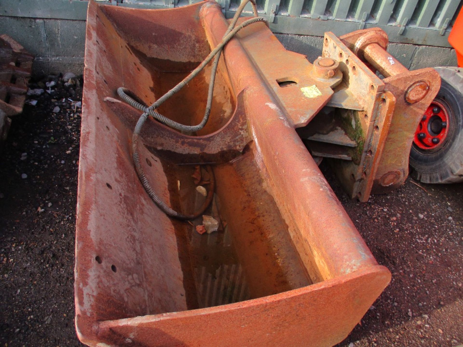 Digbits 72" hydraulic tilting grading bucket