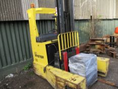 HYSTER RM20 BATTERY REACH TRUCK YEAR 2005 BUILD SN:A461T01645C