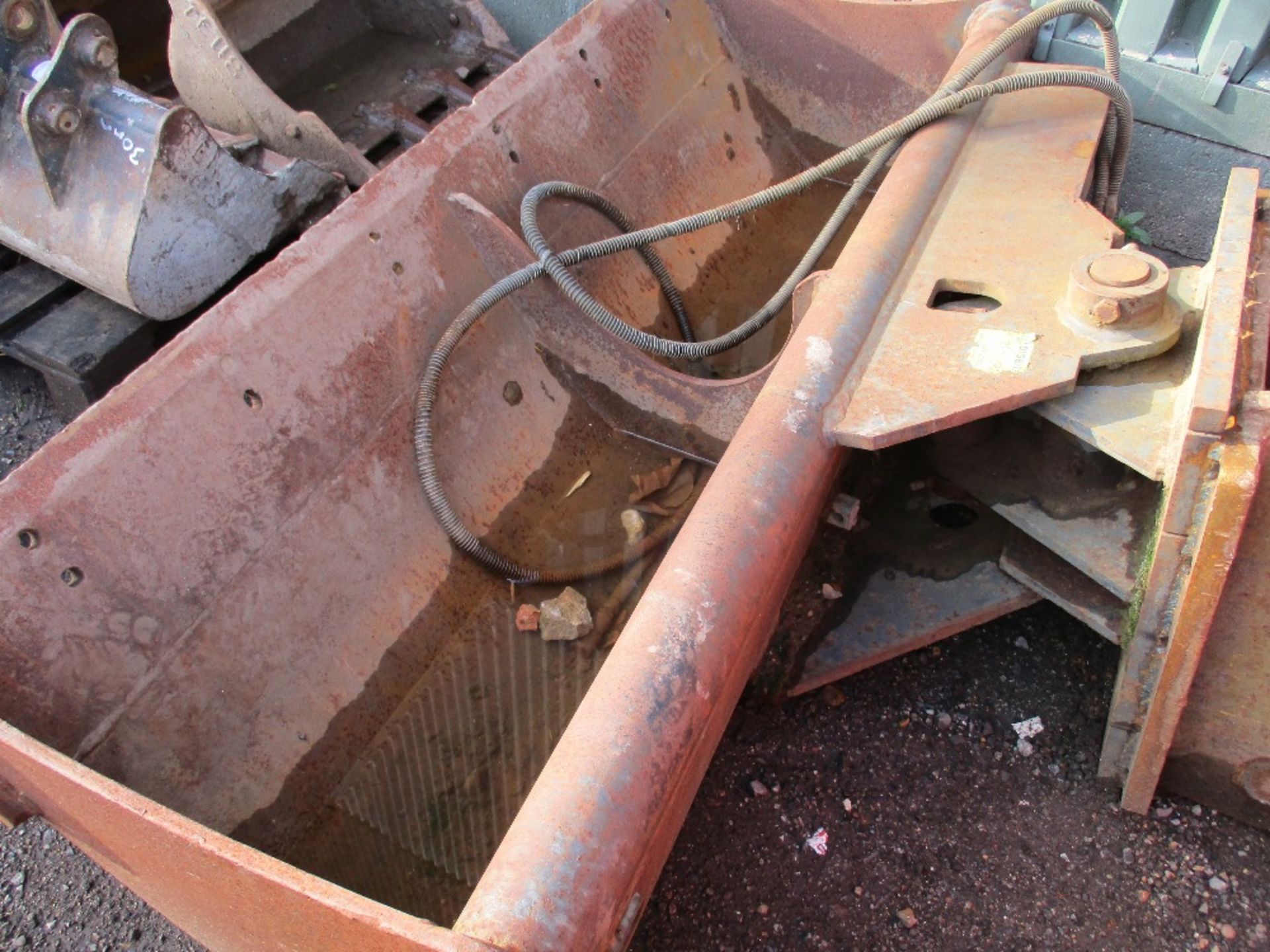 Digbits 72" hydraulic tilting grading bucket - Image 6 of 6