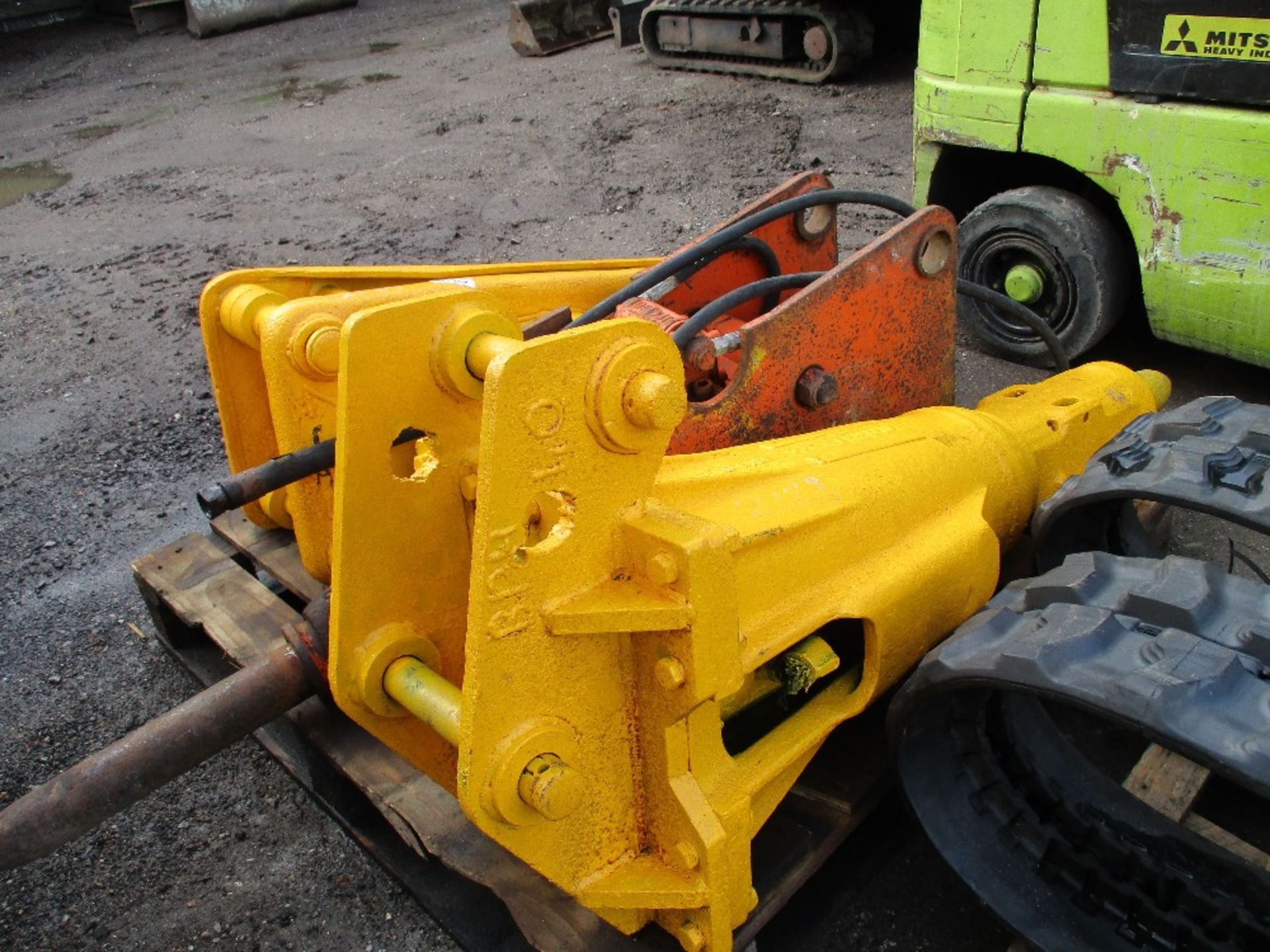 ATLAS COPCO PLUS 2 OTHER 5-8TONNE BREAKERS....3 BREAKERS IN THIS LOT