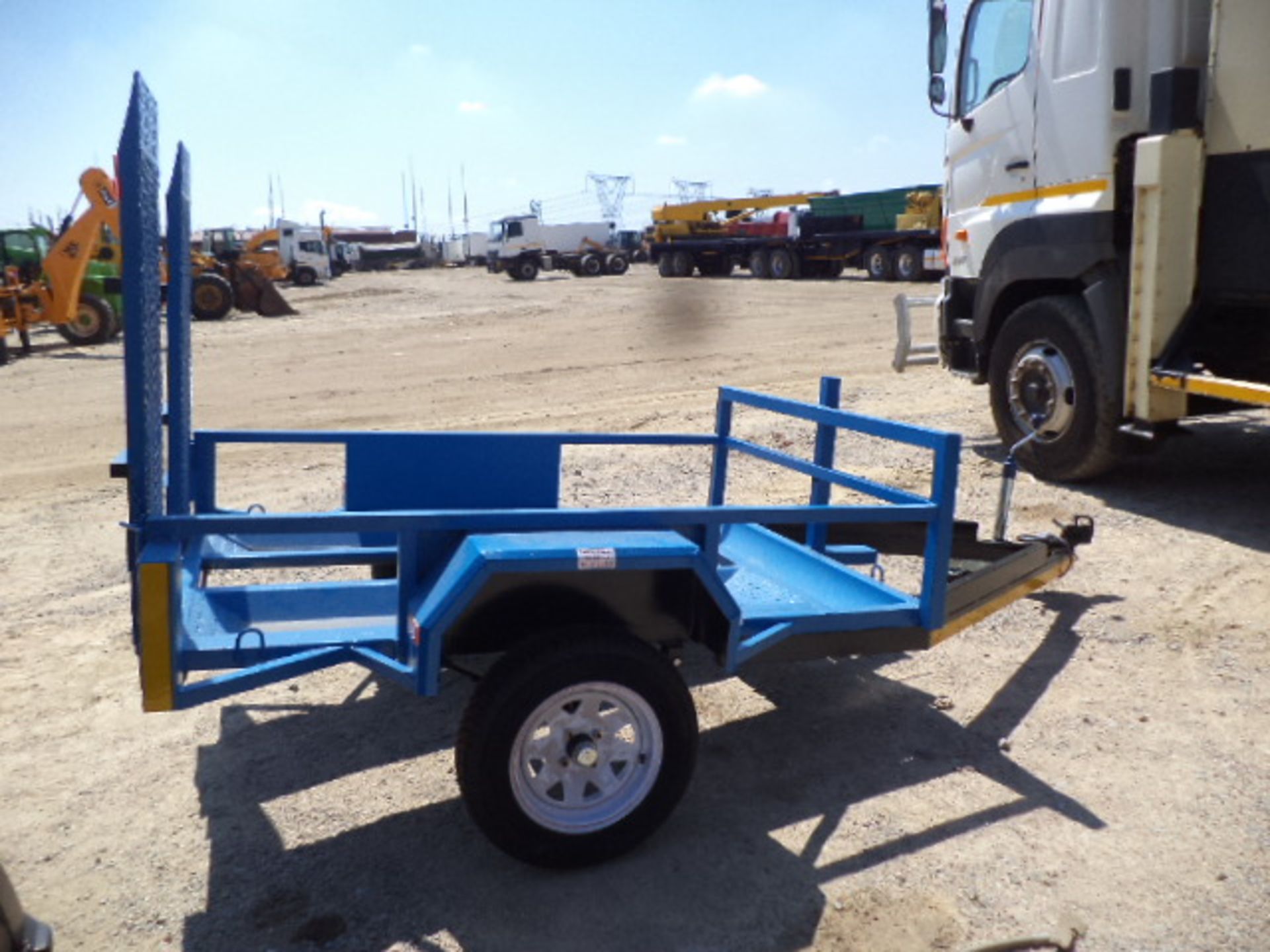 NEW Single Axle Blue Trailer With Ramps (Vin No: AA9B175UBEBTT1323 )(un-registered) - Image 4 of 4