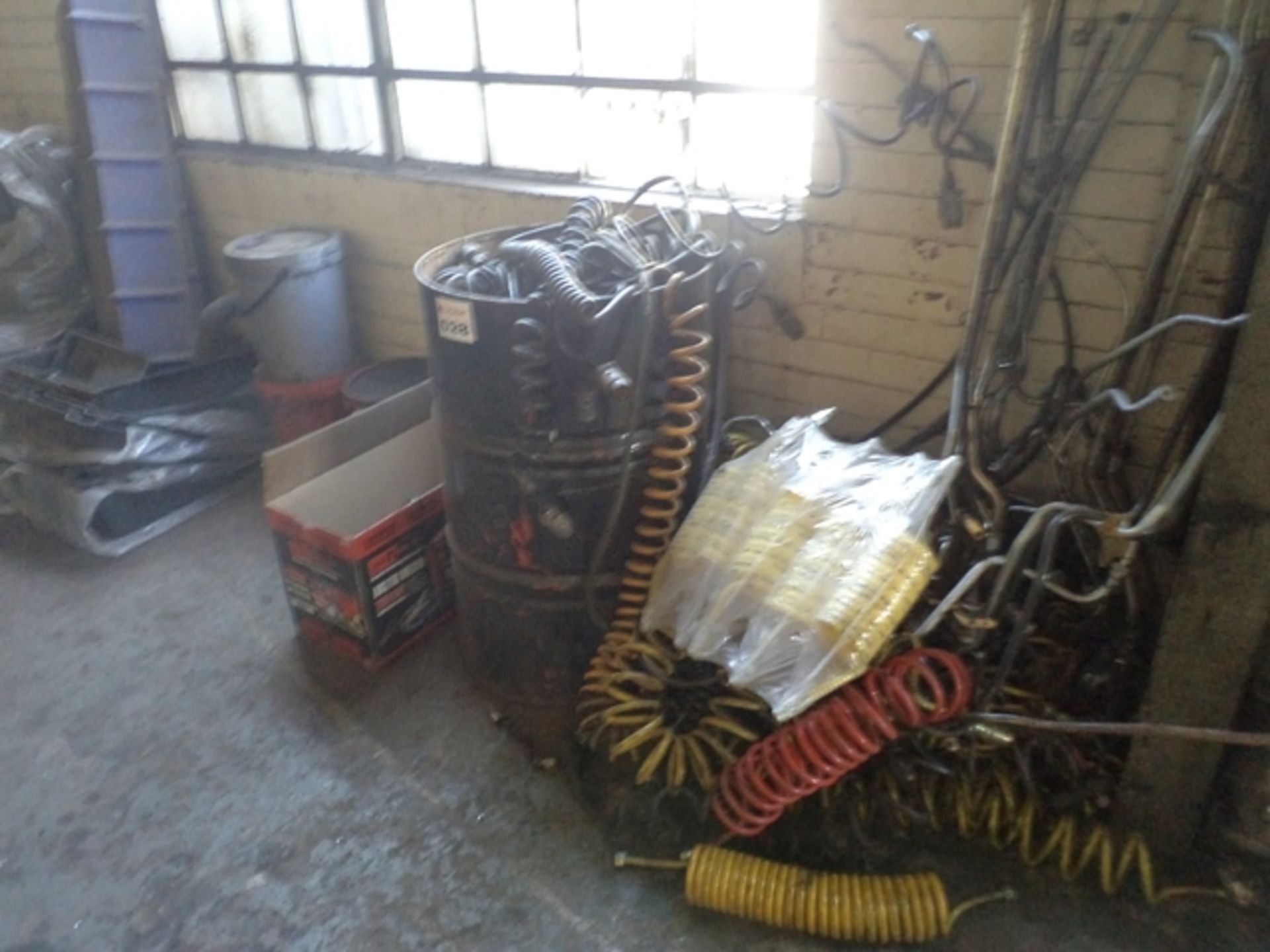LOT AIR COUPLING AND PIPES