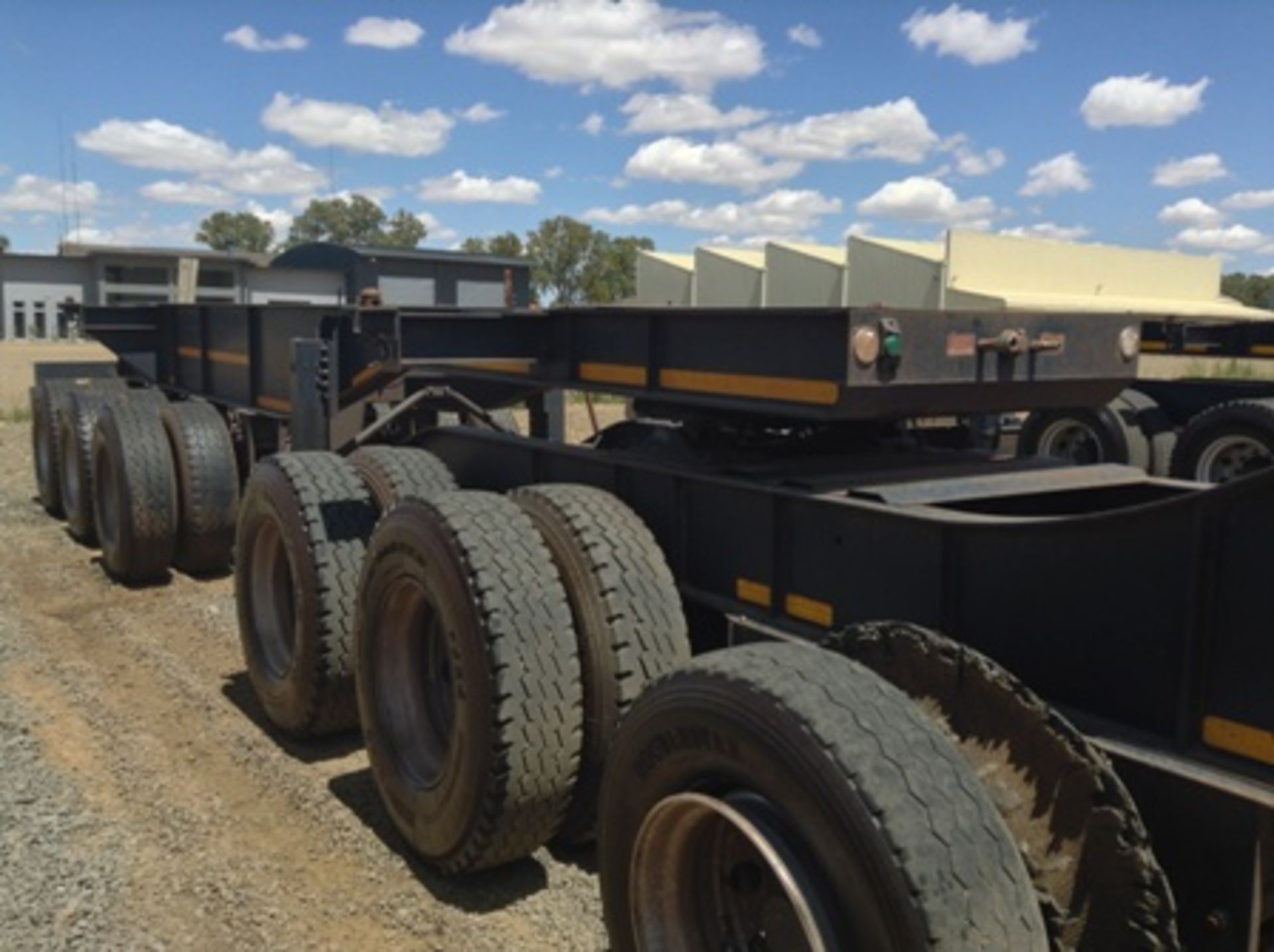 2013 PARAMOUNT TRI-AXLE REARLINK SKELETAL TRAILER  - 14 DAY PAPER DELAY