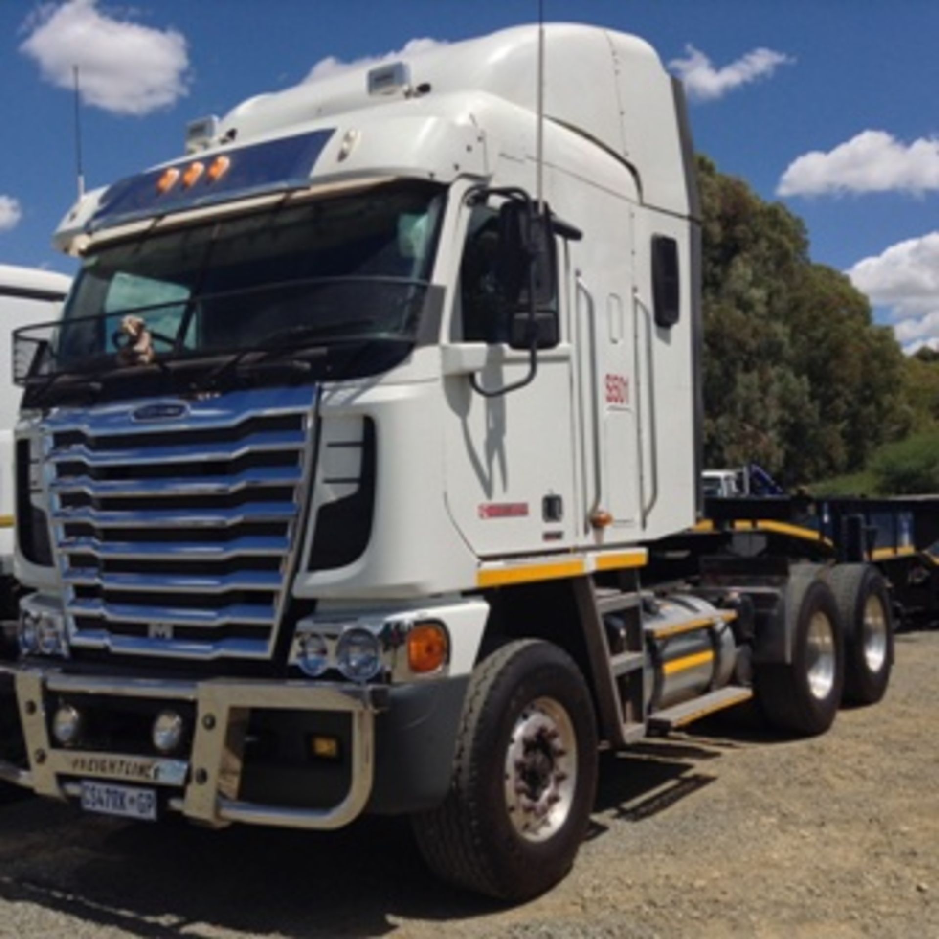 2013 FREIGHTLINER ARGOSY 90 CUM 500 NG DOUBLE AXLE HORSE KM 206943 - 14 DAY PAPER DELAY