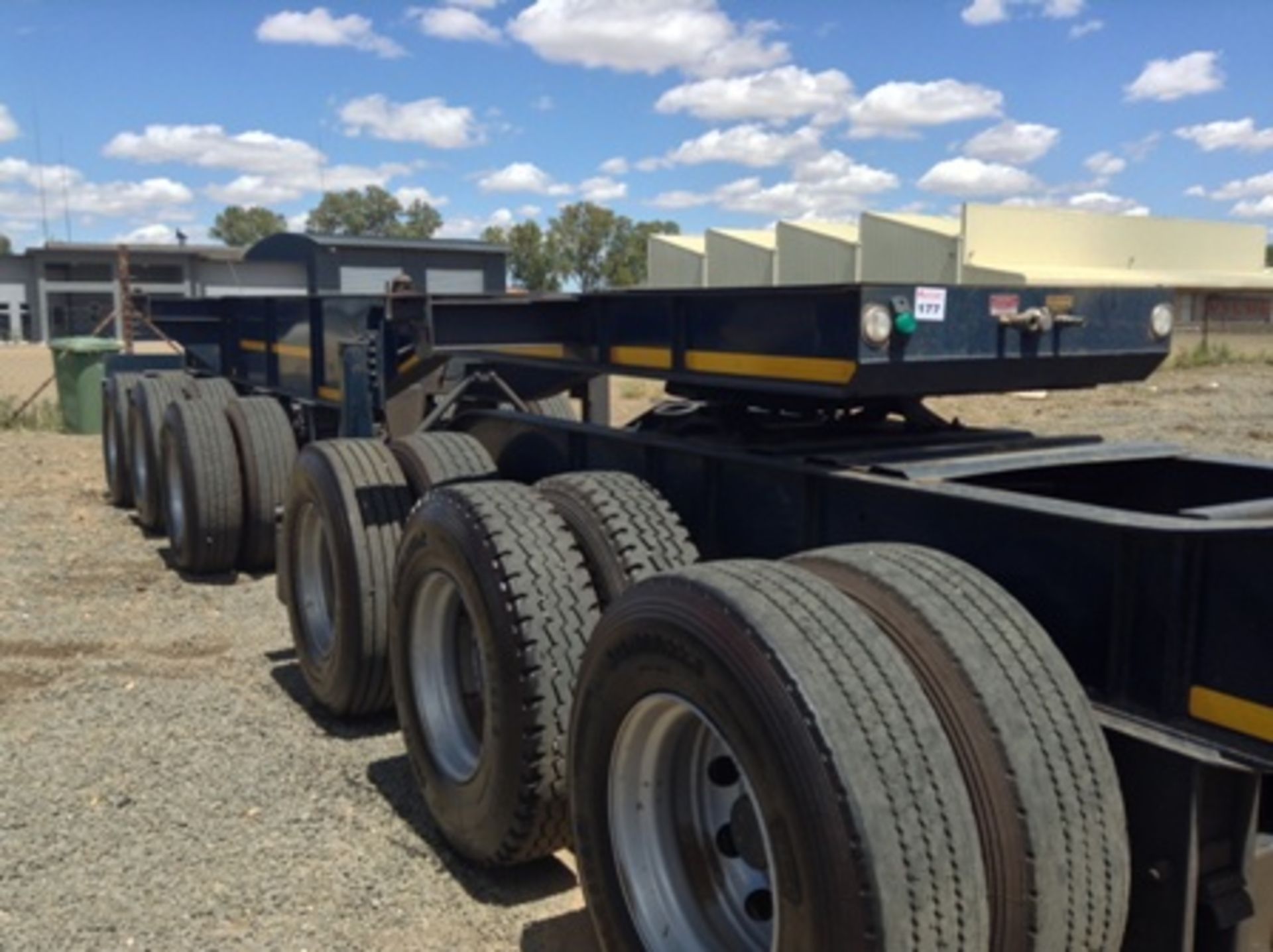 2013 PARAMOUNT TRI-AXLE FRONTLINK SKELETAL TRAILER - 14 DAY PAPER DELAY - Image 2 of 2