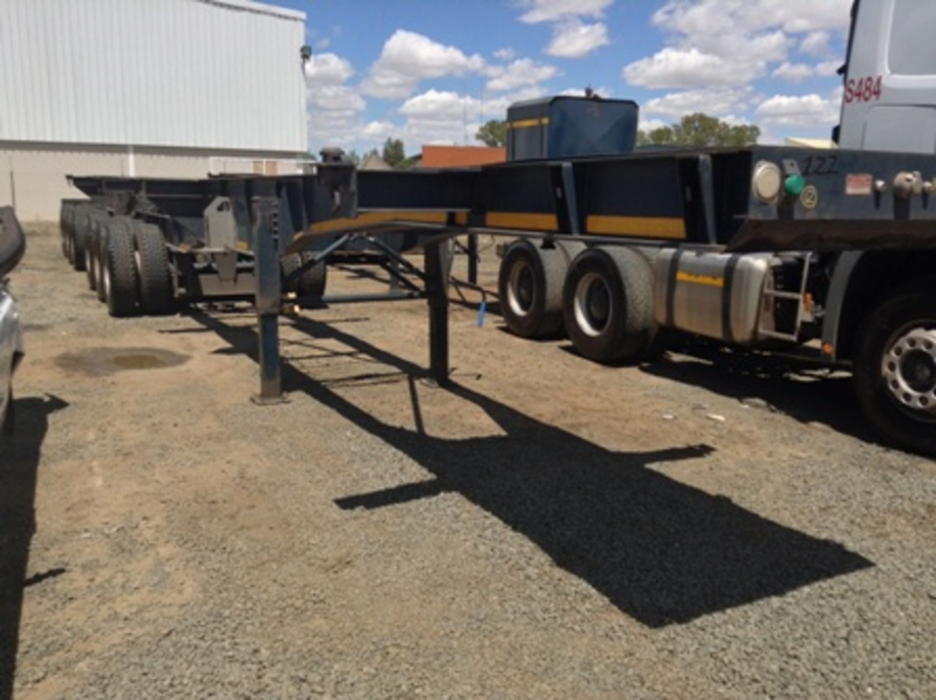 2014 PARAMOUNT TRI-AXLE REARLINK SKELETAL TRAILER  - 14 DAY PAPER DELAY