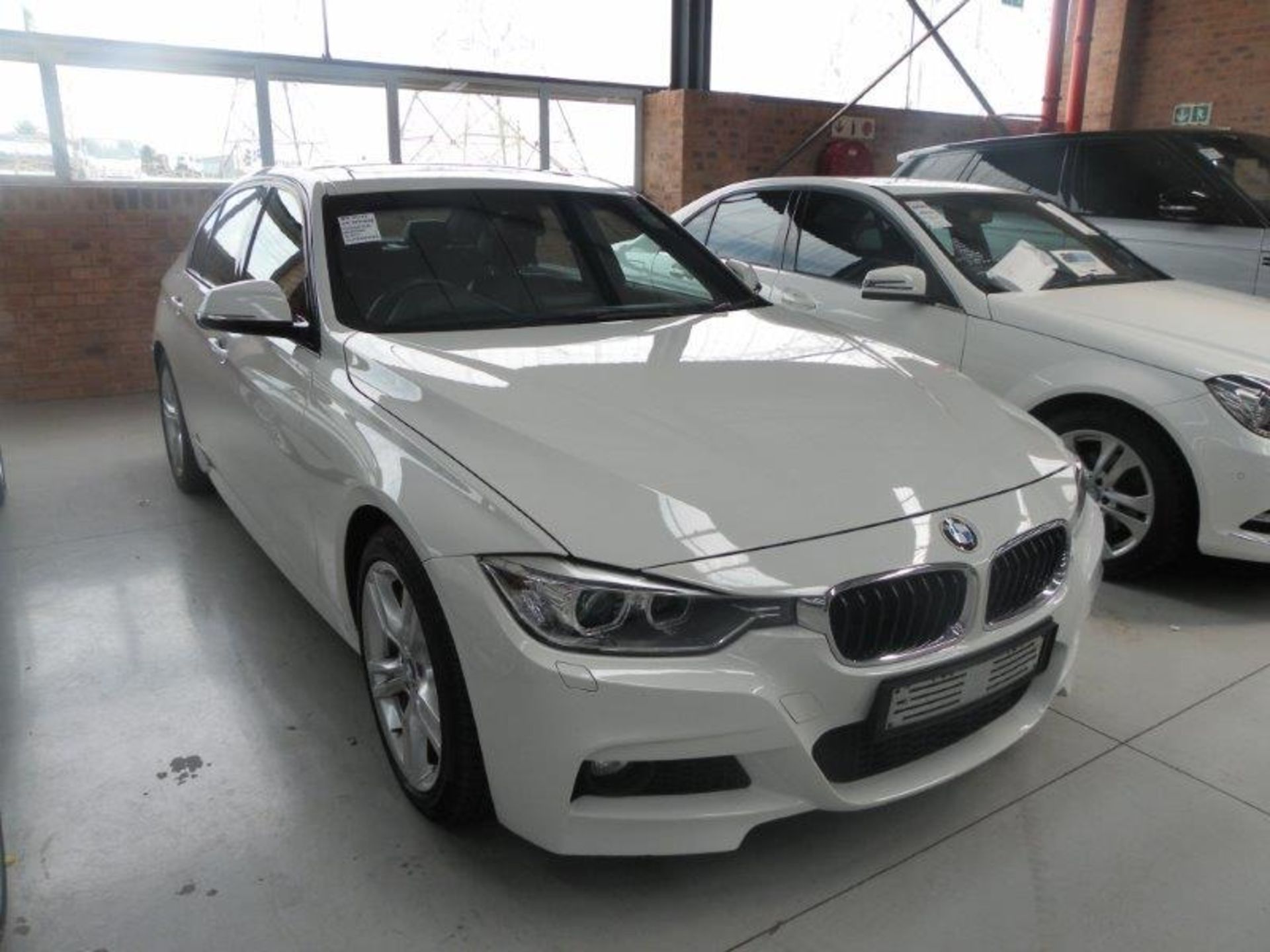 2013-01-09 BMW 320d Auto (Vin No: WBA3D360X0NP70264 )(Black Leather, Sunroof, PDC) (White)(55 987