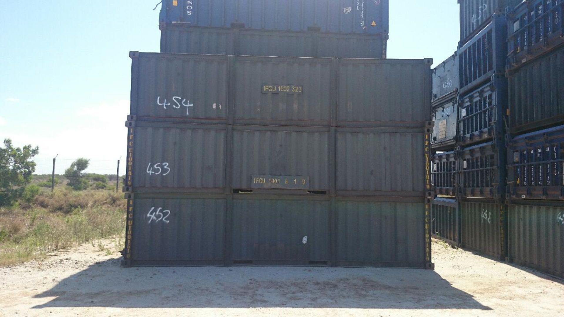 PARAMOUNT 6M X 1.4M HALF CONTAINER ( S/N1001510)