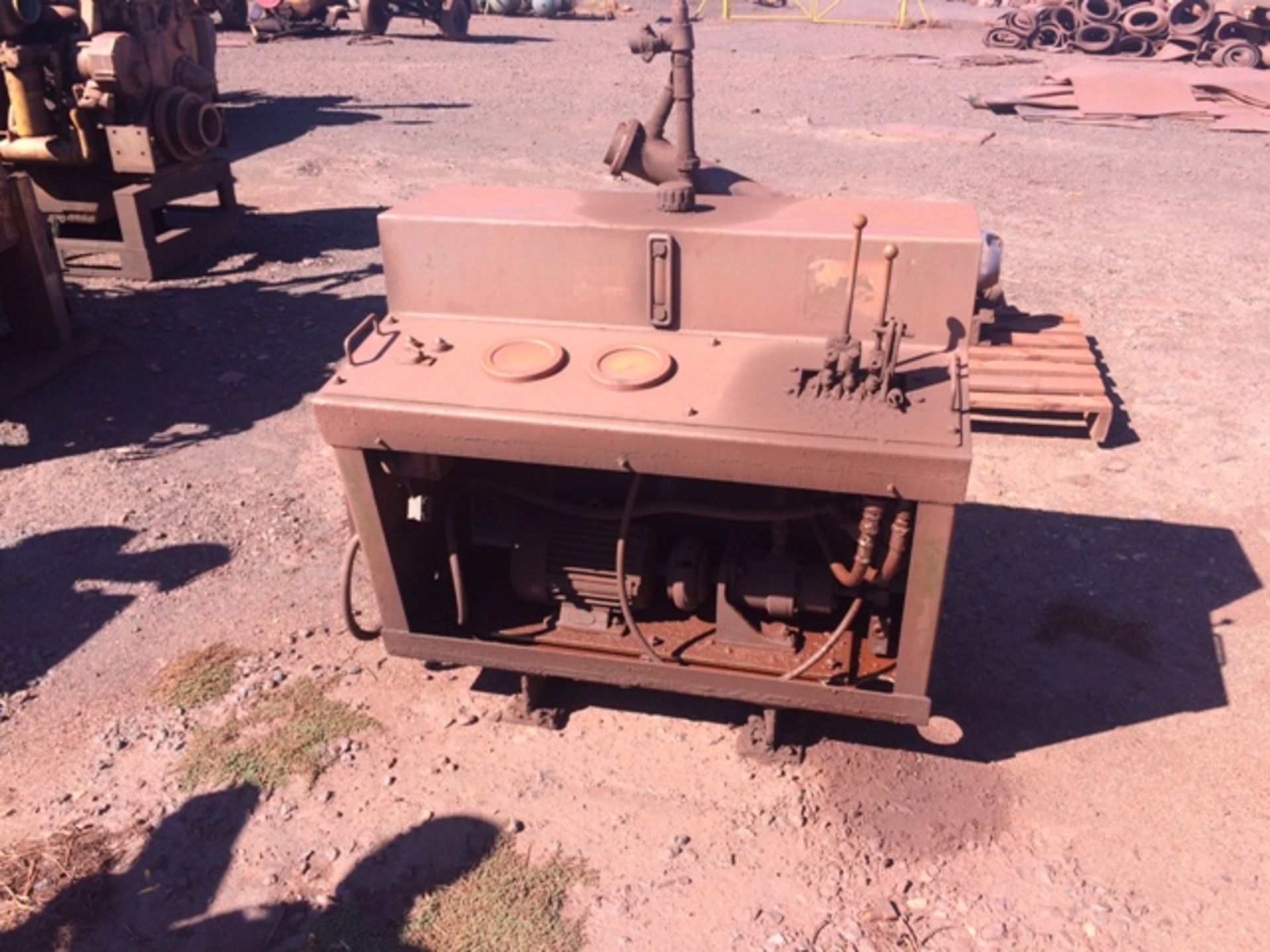 2 X OIL PUMPS WITH ELECTRIC MOTORS (BEESHOEK MINE,NC) TO BE SOLD PER PIECE, ONE BUYER TO TAKE ALL