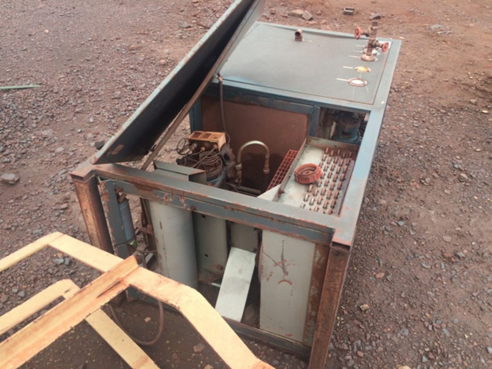 INDUSTRIAL AIR CONDITIONER (STRIPPED) WITH COMPRESSOR, COOLING TOWER & MOTORS BEESHOEK MINE - Image 6 of 9