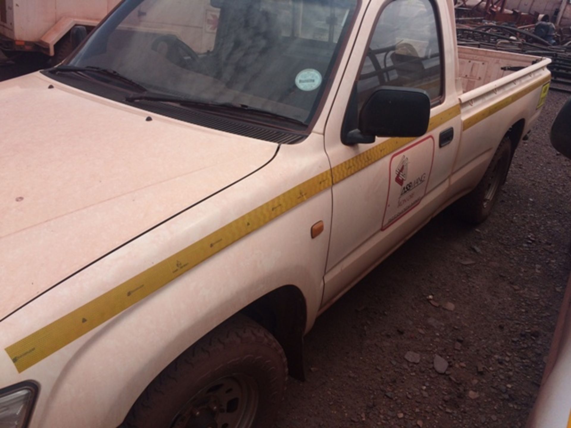 2003TOYOTA HILUX 2400DLWB 64986KM-DEREG.NO DOC FEE
(BEESHOEK)STICKERS TO BE REMOVED BEFORE DISPATCH - Image 6 of 9
