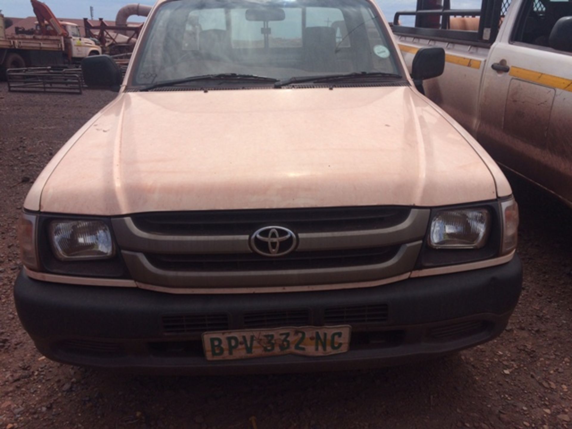 2003TOYOTA HILUX 2400DLWB 64986KM-DEREG.NO DOC FEE
(BEESHOEK)STICKERS TO BE REMOVED BEFORE DISPATCH - Image 7 of 9