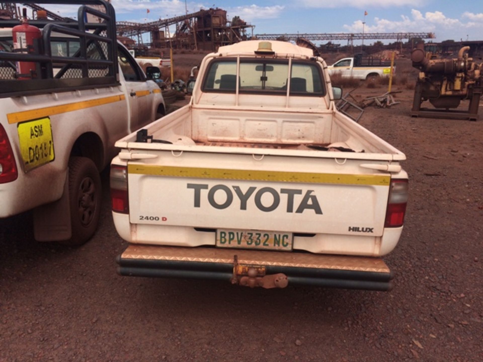 2003TOYOTA HILUX 2400DLWB 64986KM-DEREG.NO DOC FEE
(BEESHOEK)STICKERS TO BE REMOVED BEFORE DISPATCH - Image 5 of 9
